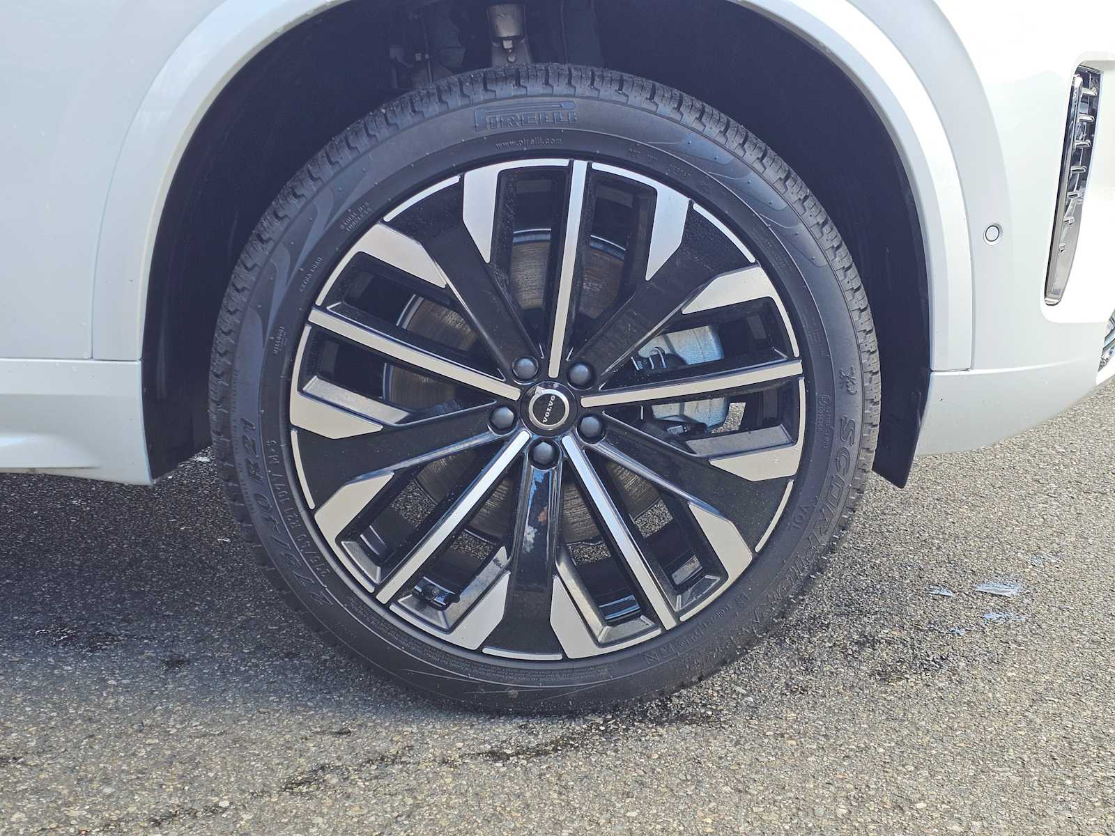 2025 Volvo XC90 Plus - Photo 9