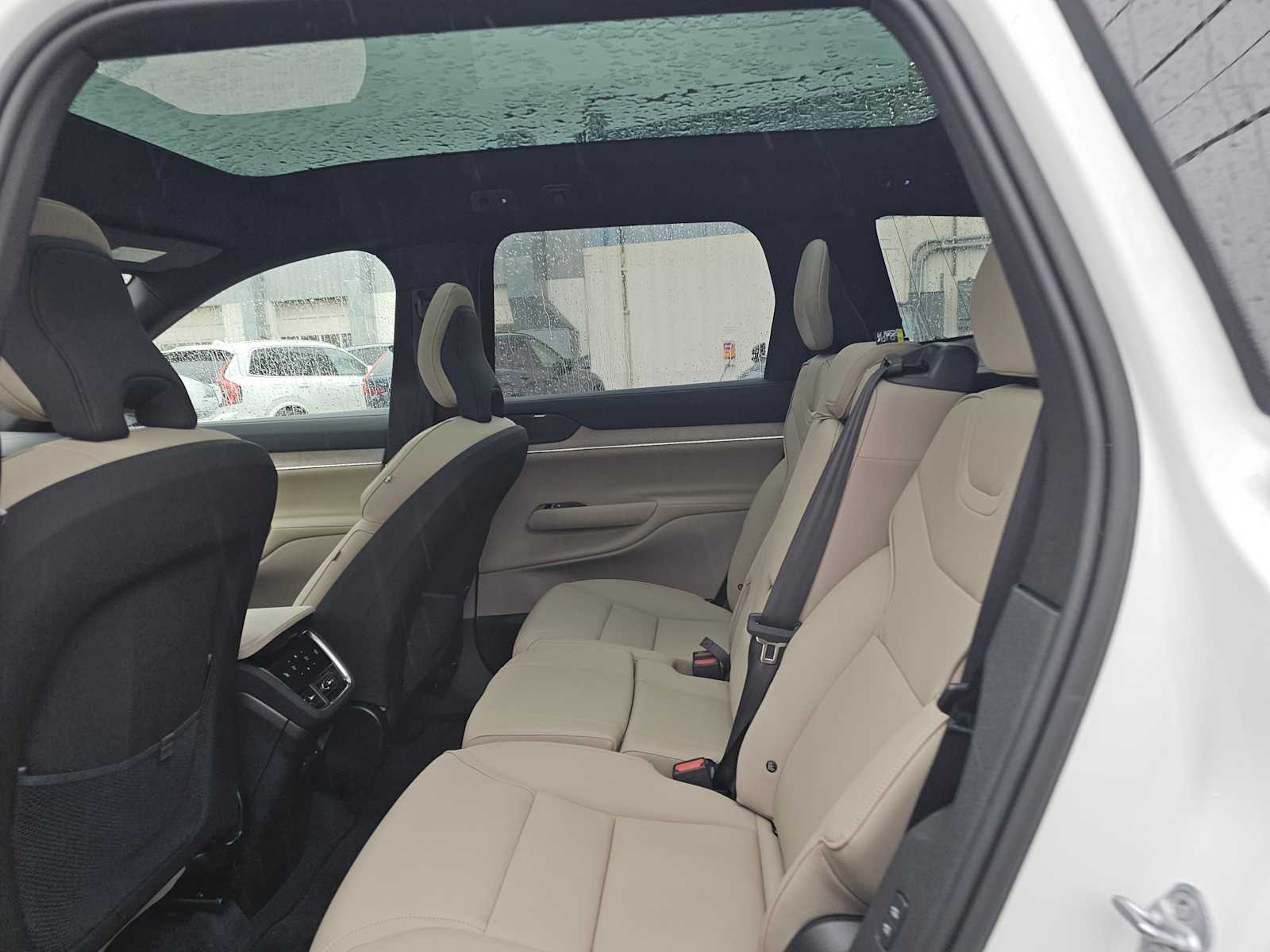 2025 Volvo EX90 Ultra - Photo 19