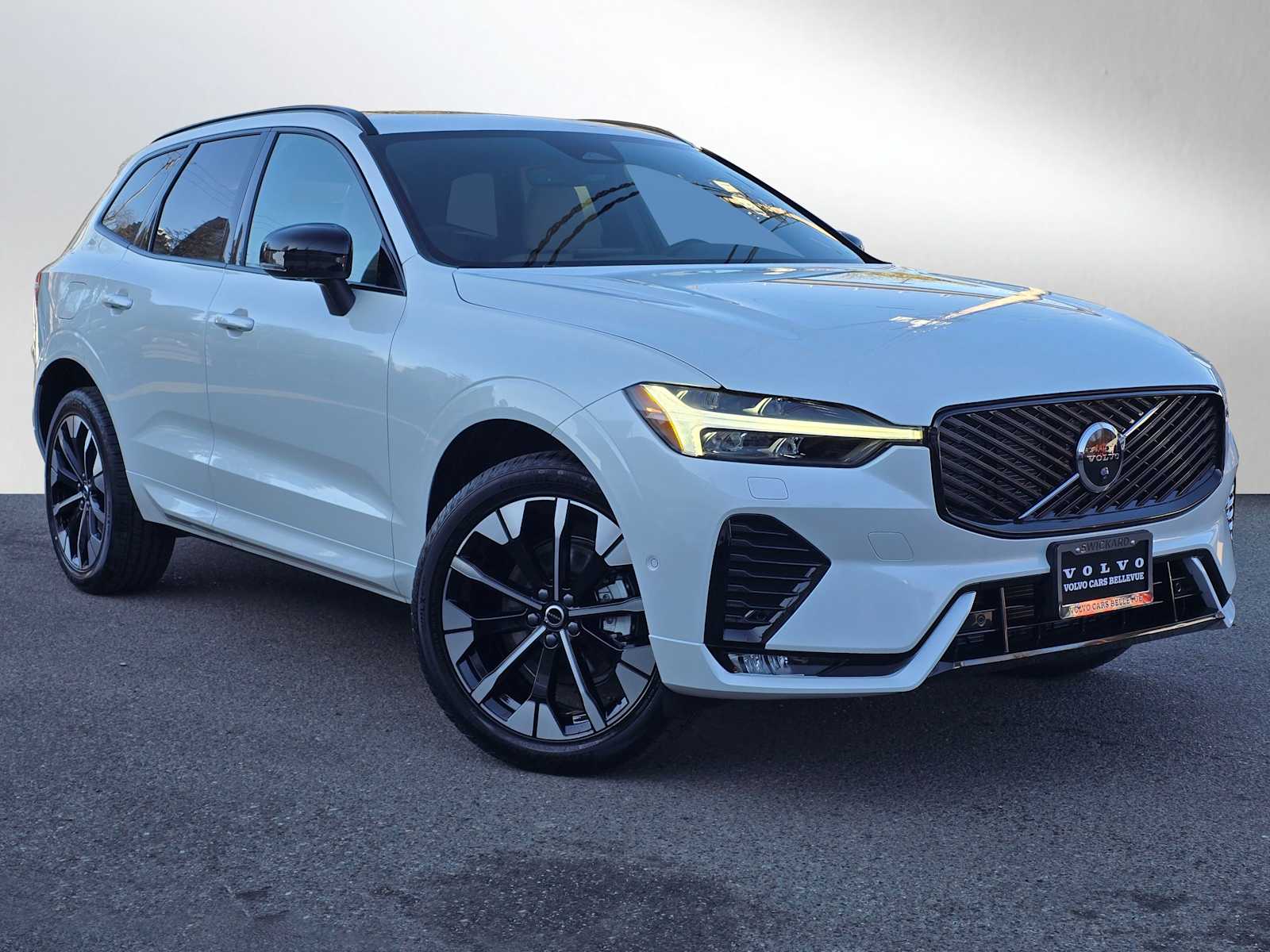 2026 Volvo XC60 B5 Plus Dark AWD's photo