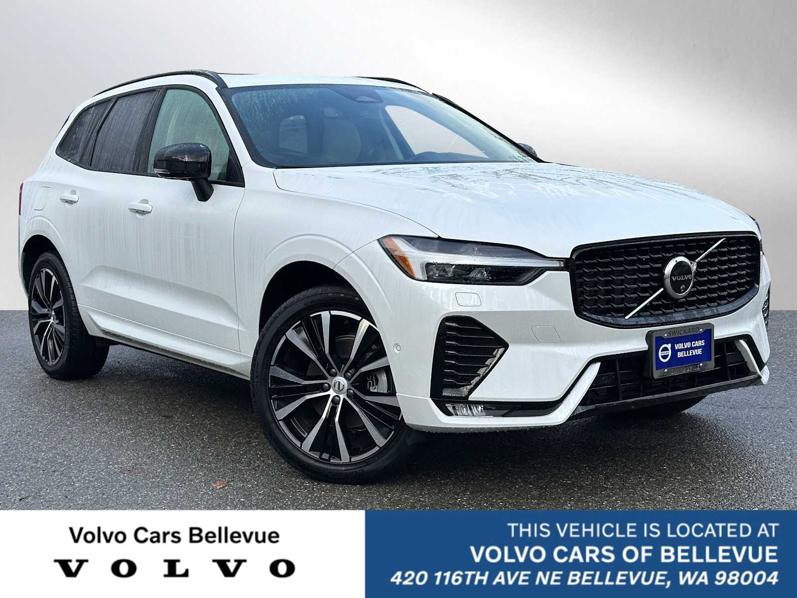 2025 Volvo XC60 Plus's photo