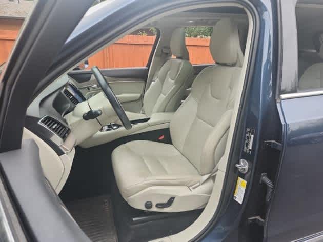 2023 Volvo XC90 Recharge Plus photo 2