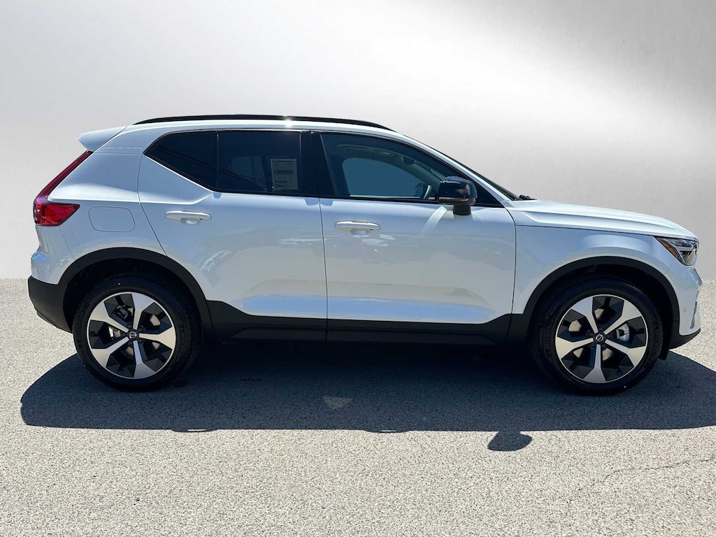 New 2026 Volvo XC40 B5 Plus SUV