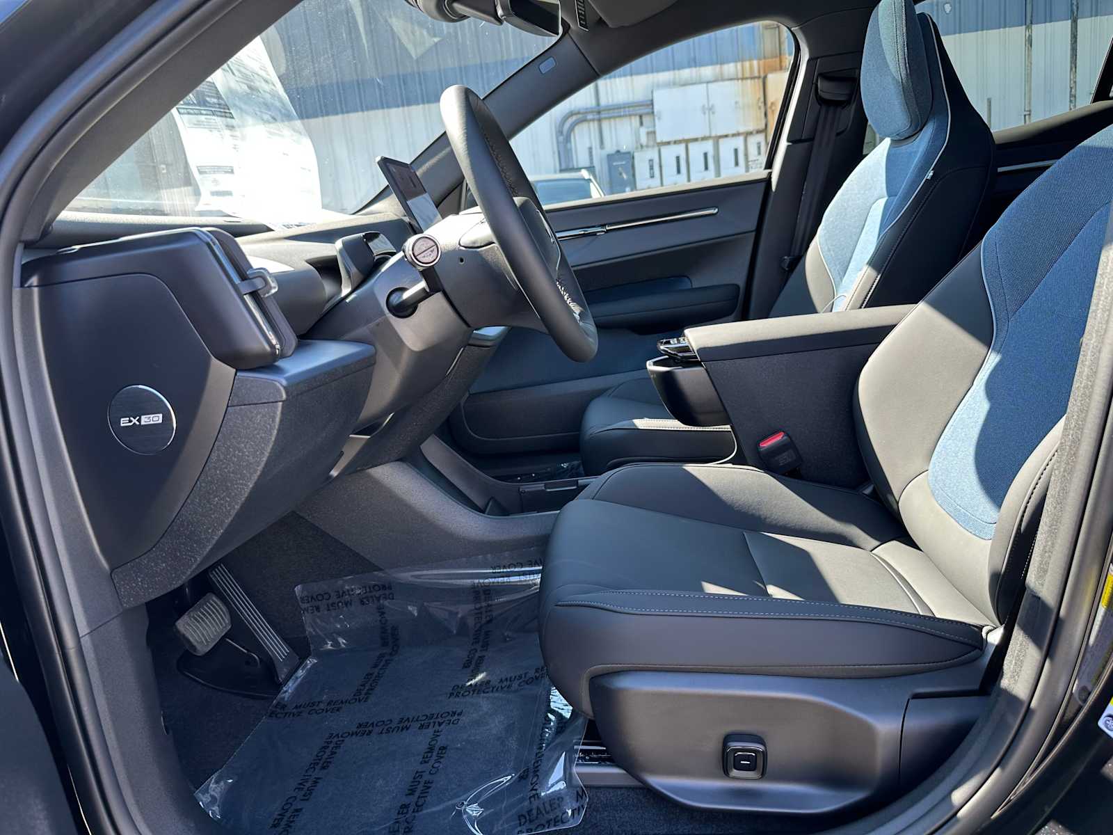2025 Volvo EX30 Plus - Photo 19