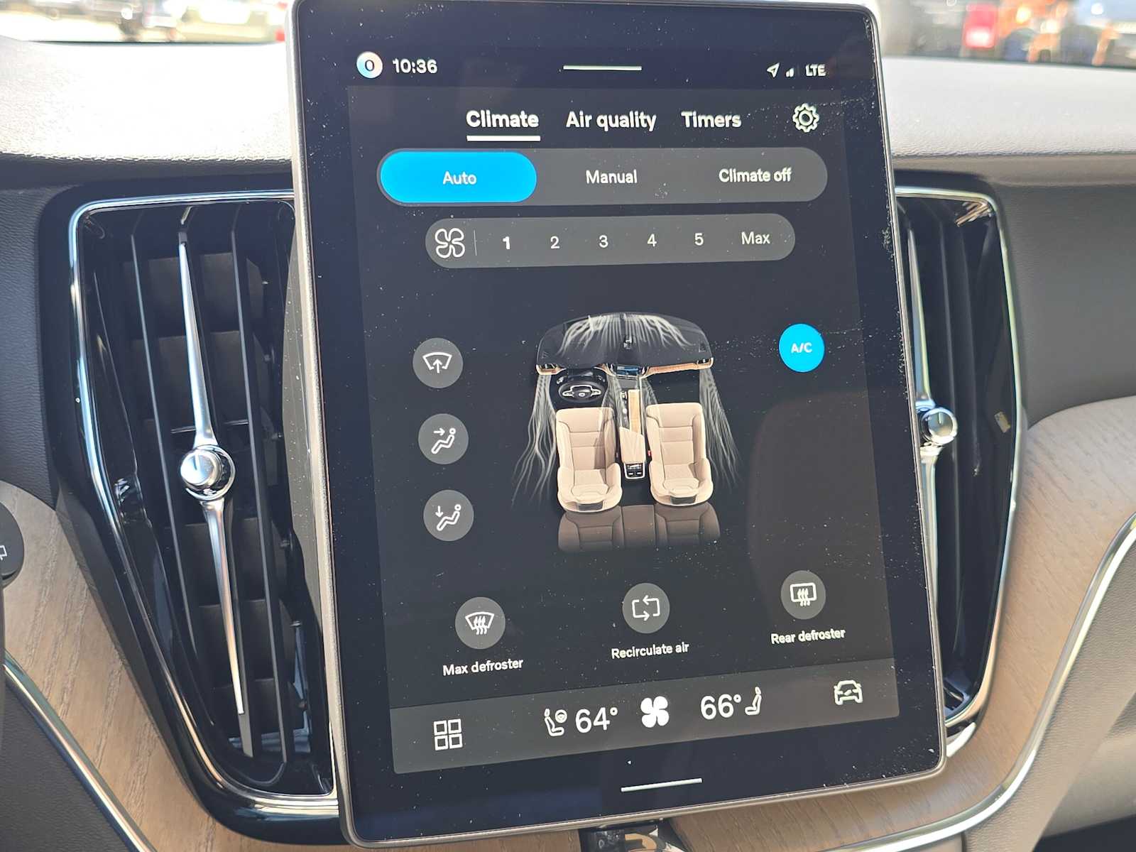 2026 Volvo XC60 Plus - Photo 26