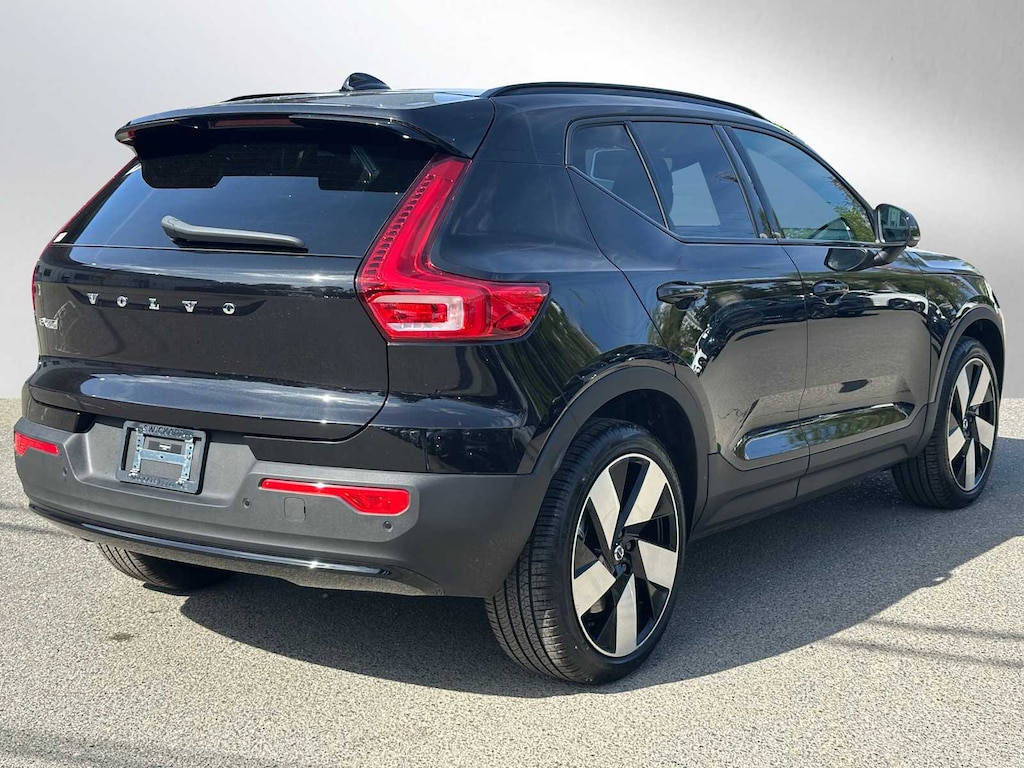 New 2025 Volvo EX40 Single Motor Extended Range Plus SUV