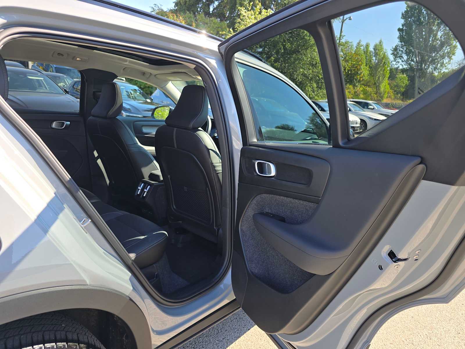 2026 Volvo XC40 Plus - Photo 13