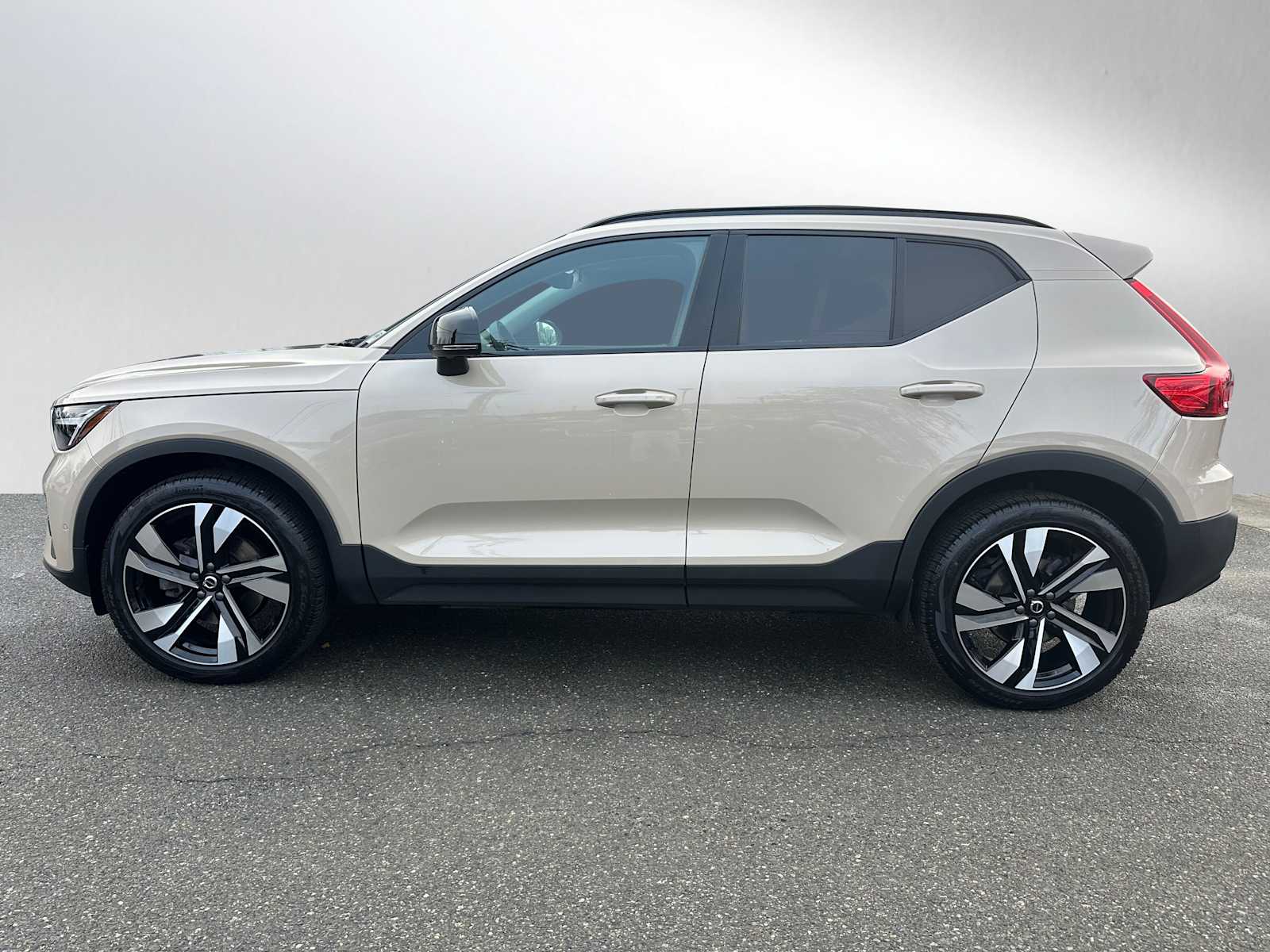 2025 Volvo XC40 Ultra - Photo 6