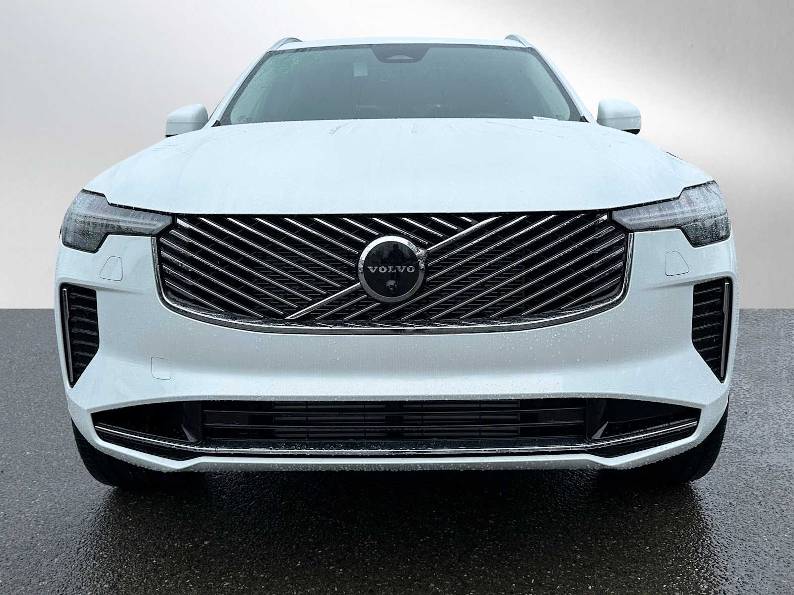 2025 Volvo XC90 T8 Plus photo 2