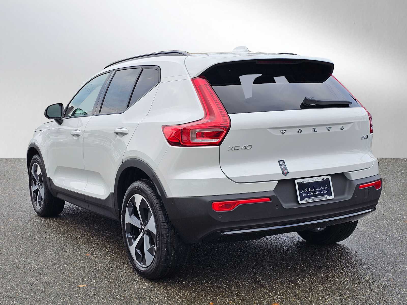 2025 Volvo XC40 Plus photo 3