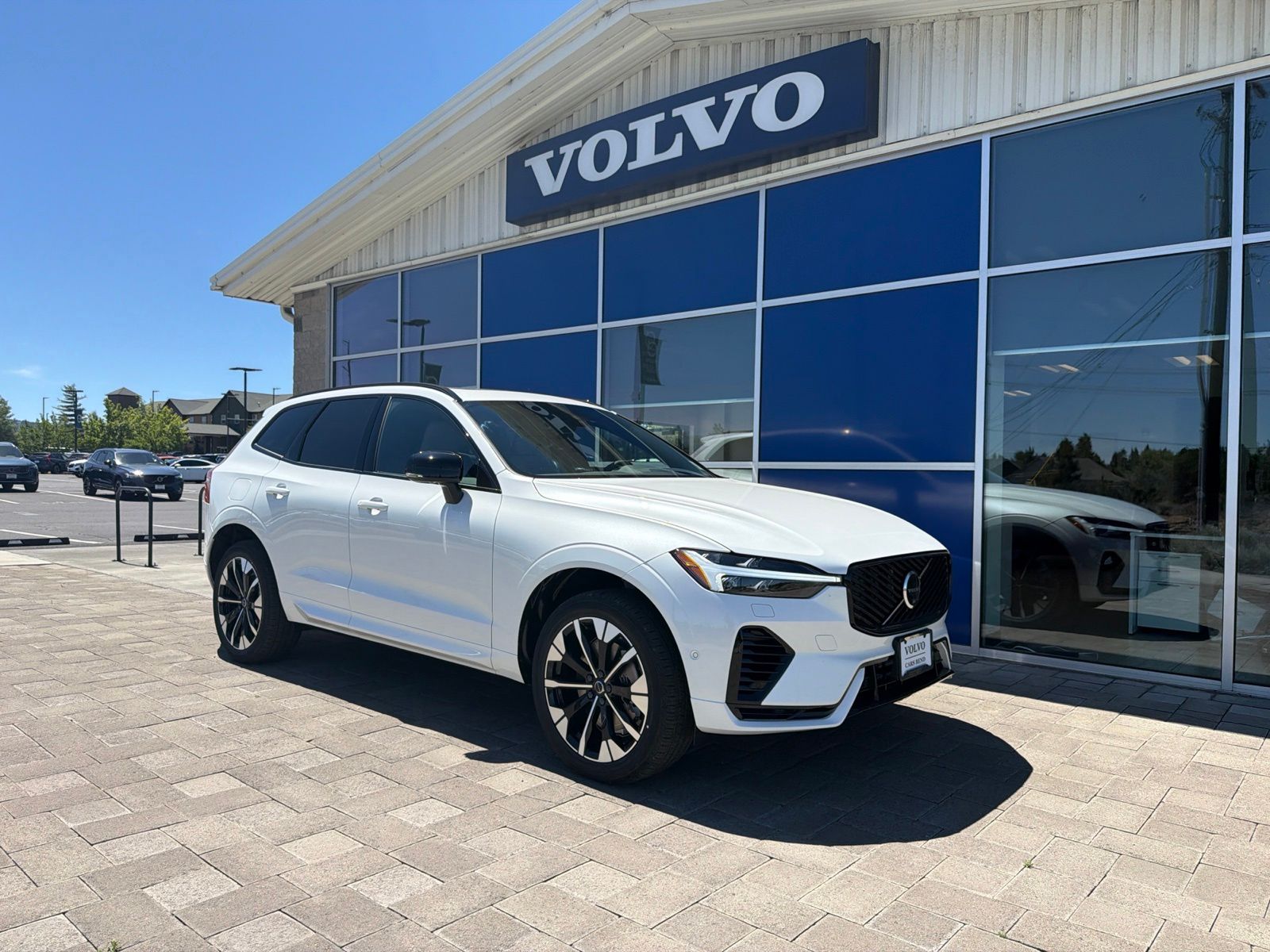 2026 Volvo XC60 T8 Plus Dark AWD's photo