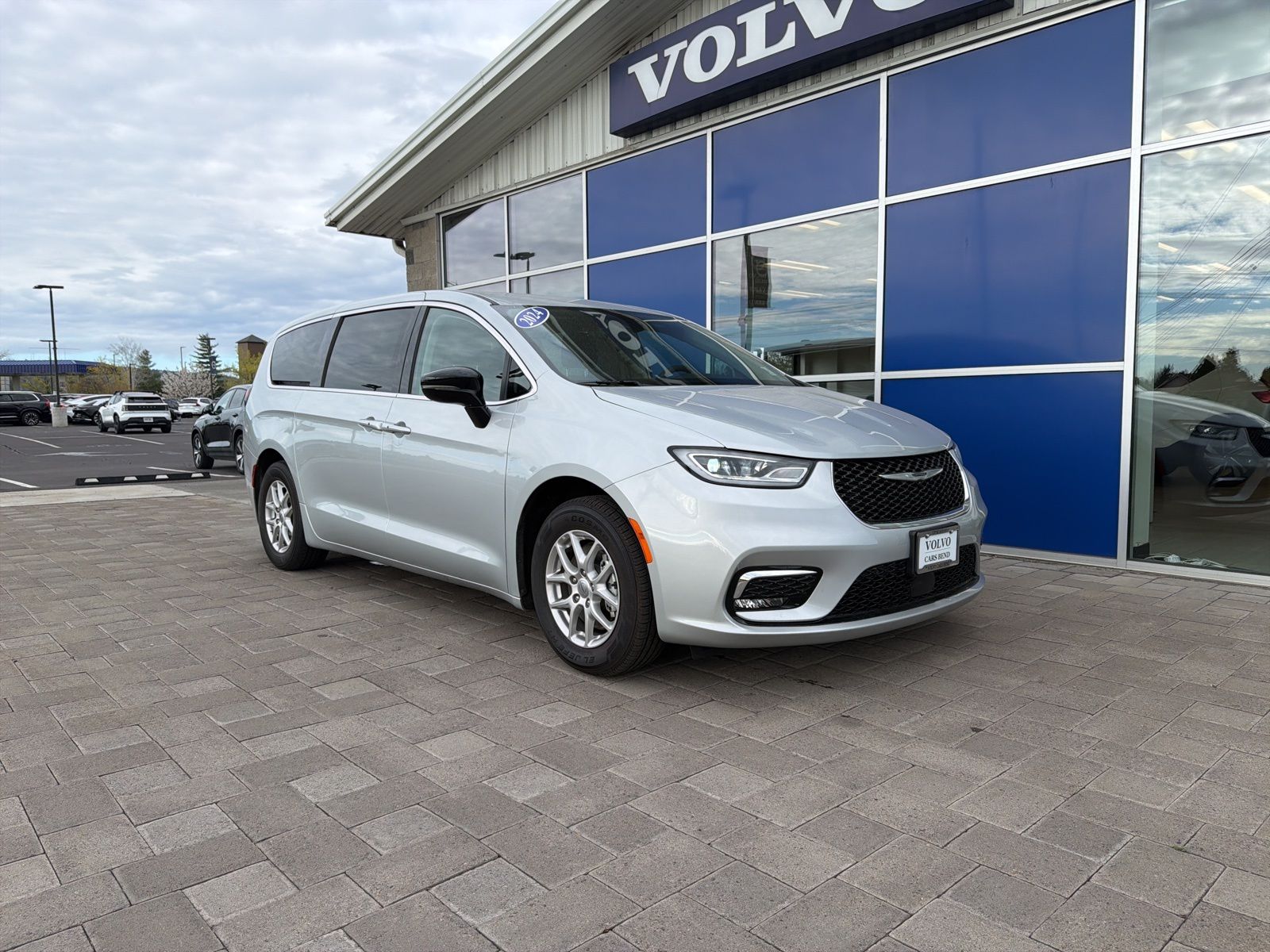Silver Mist Clearcoat 2024 Chrysler Pacifica Touring L FWD Minivan Front-Wheel Drive 9-Speed Automatic