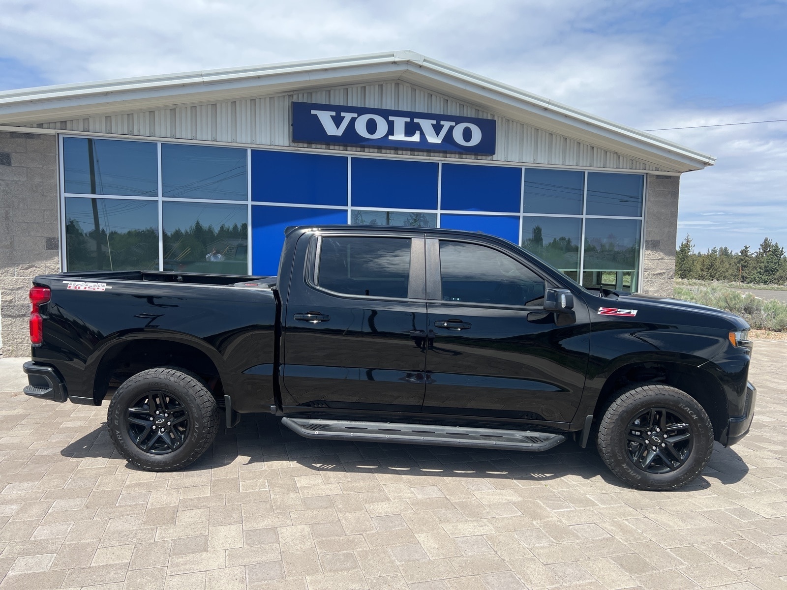 Used 2020 Chevrolet Silverado 1500 LT Trail Boss with VIN 3GCPYFEL7LG391466 for sale in Bend, OR