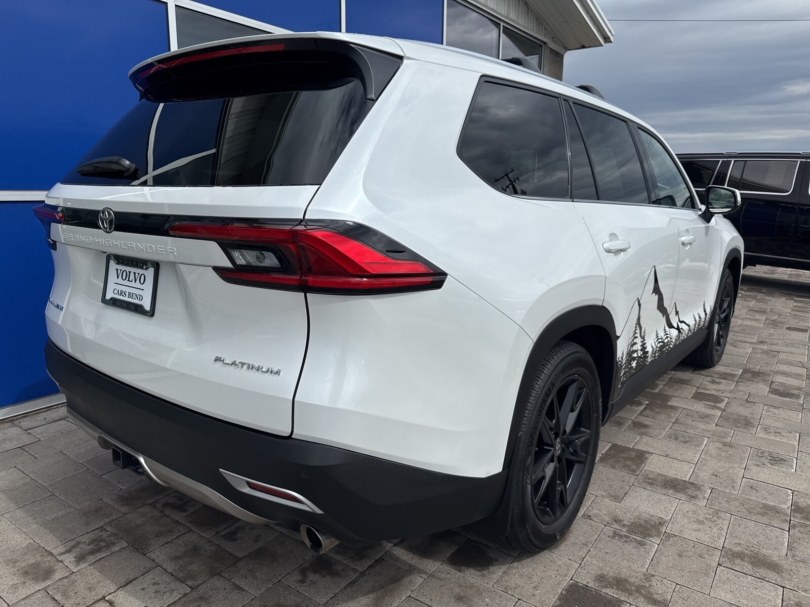 2024 Toyota Highlander Hybrid Platinum photo 3