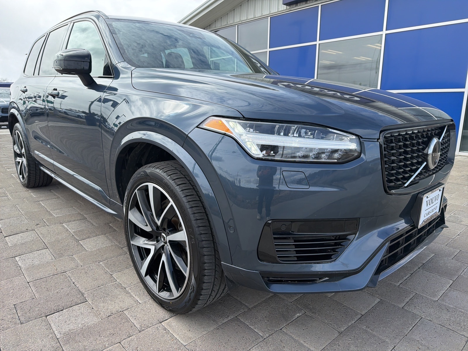 2023 Volvo XC90 Recharge T8 Plus Dark Theme eAWD