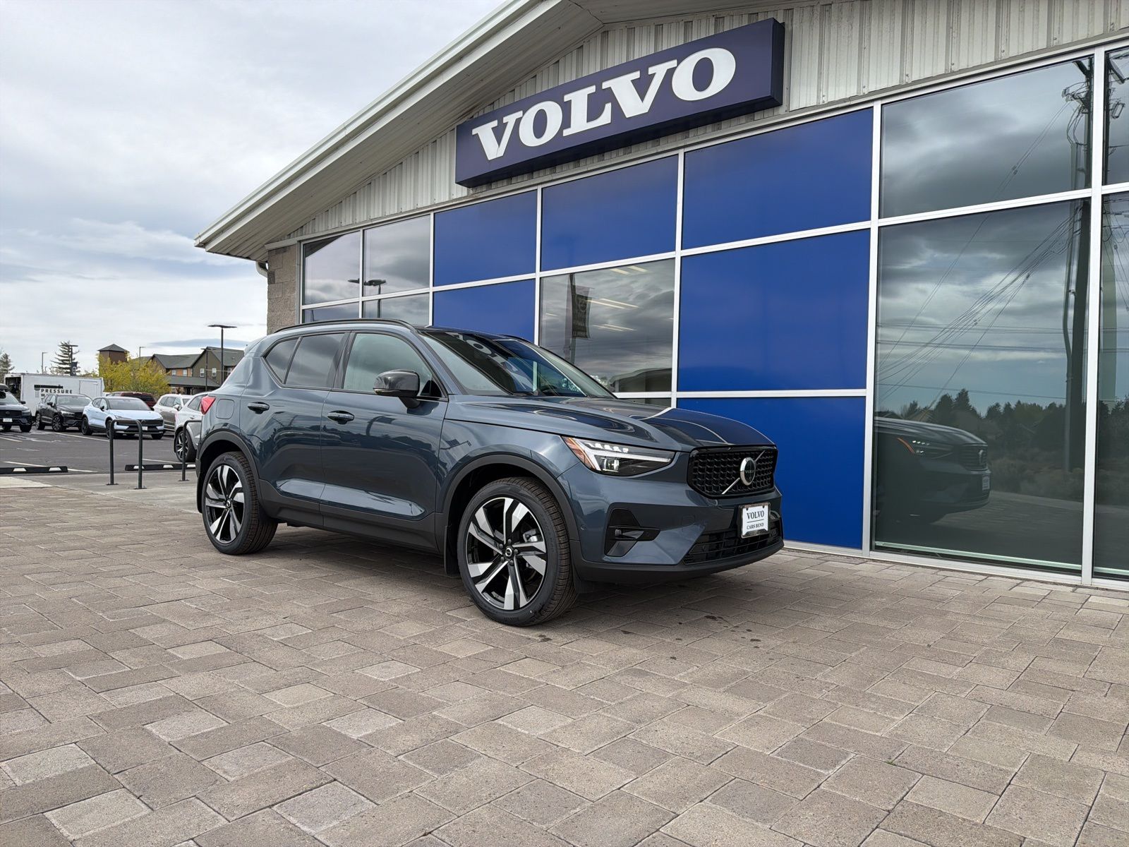 2026 Volvo XC40 B5 Ultra Dark AWD's photo