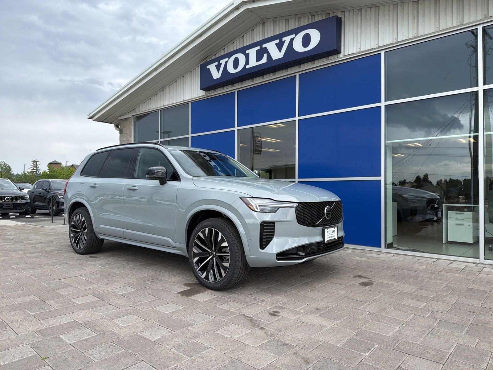 2026 Volvo XC90 T8 Recharge Ultra Dark 6-Seater 4WD's photo