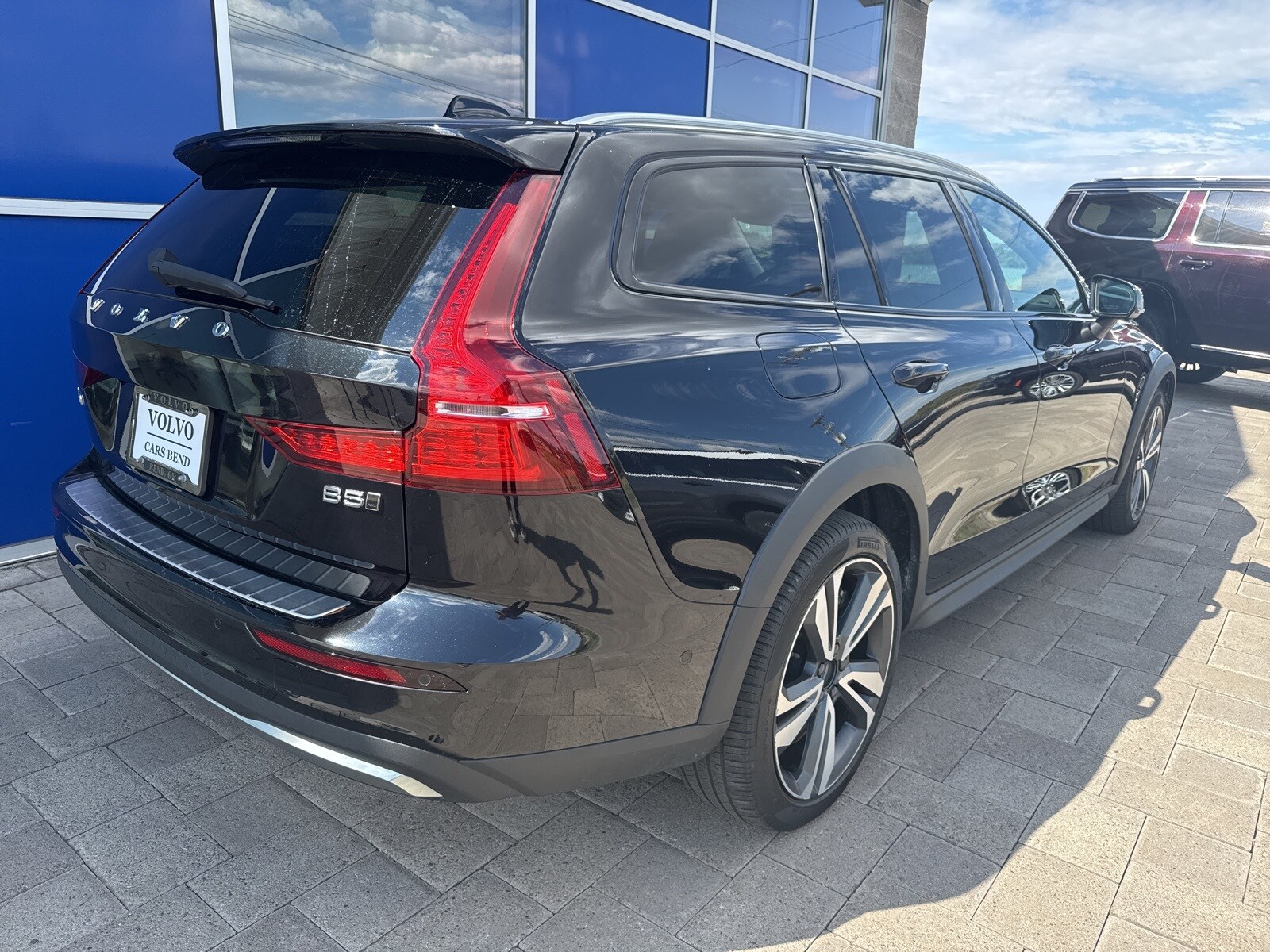 2023 Volvo V60 Cross Country B5 Plus photo 3