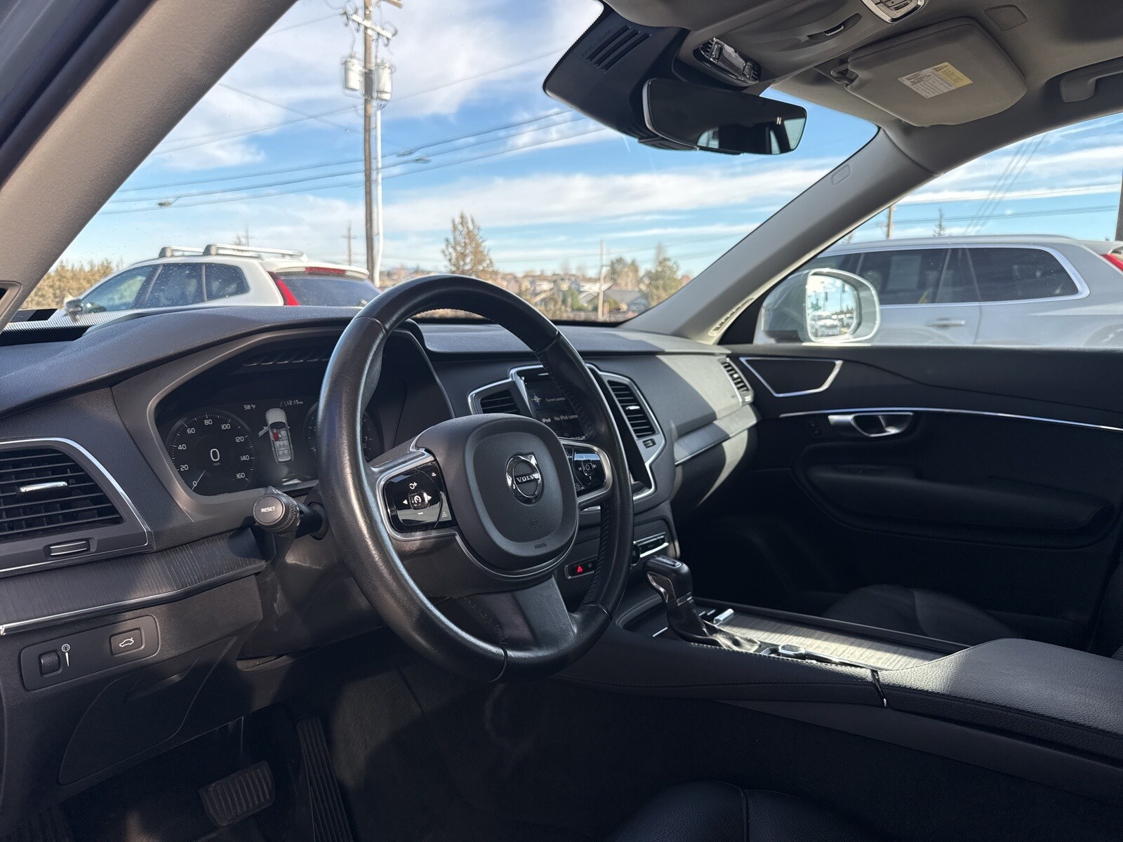 2020 Volvo XC90 T6 Momentum photo 2