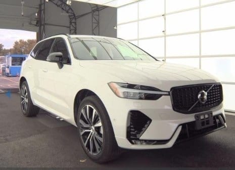 2025 Volvo XC60 Plus's photo