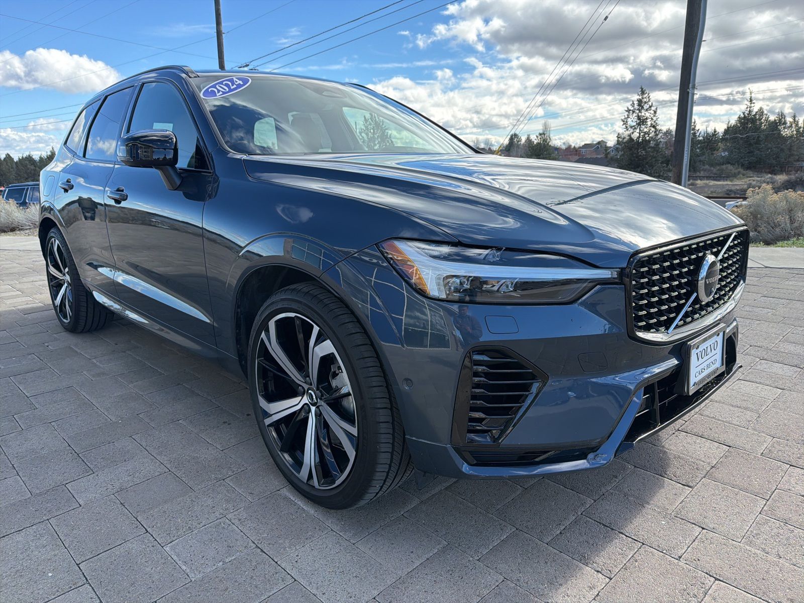 2024 Volvo XC60 Recharge T8 Ultimate Dark Theme eAWD