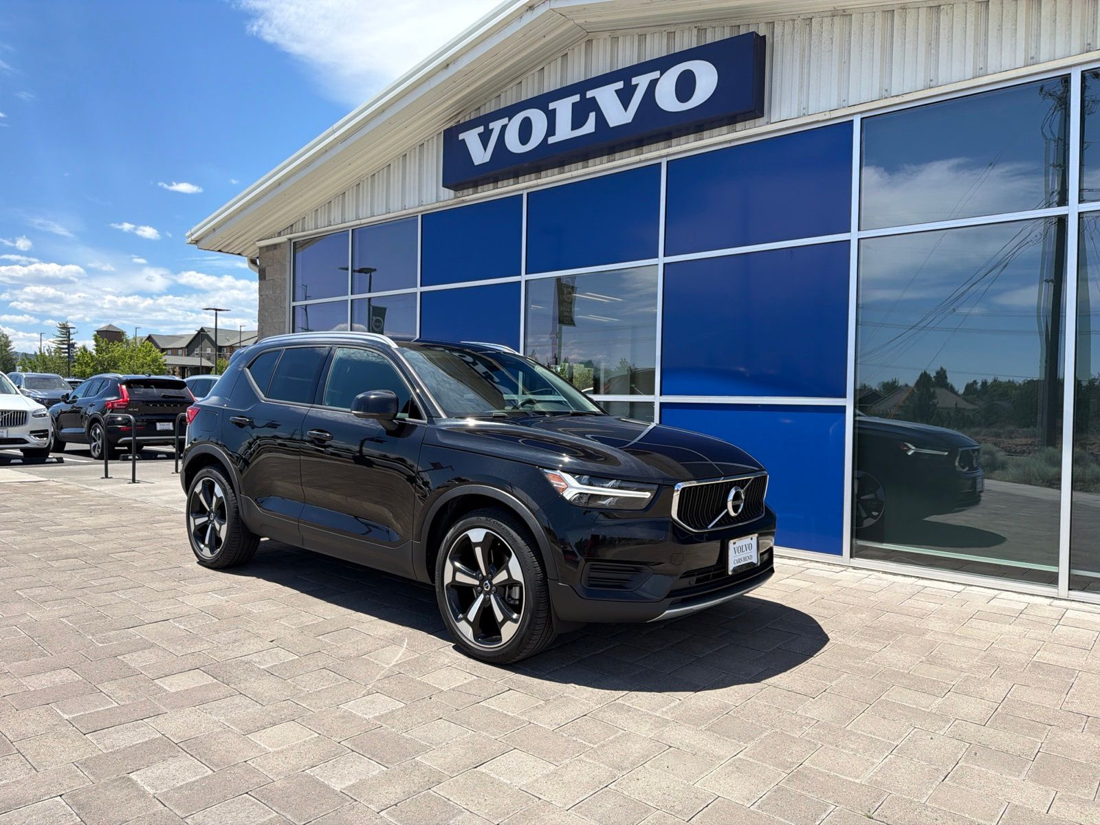 2020 Volvo XC40 T5 Momentum AWD's photo