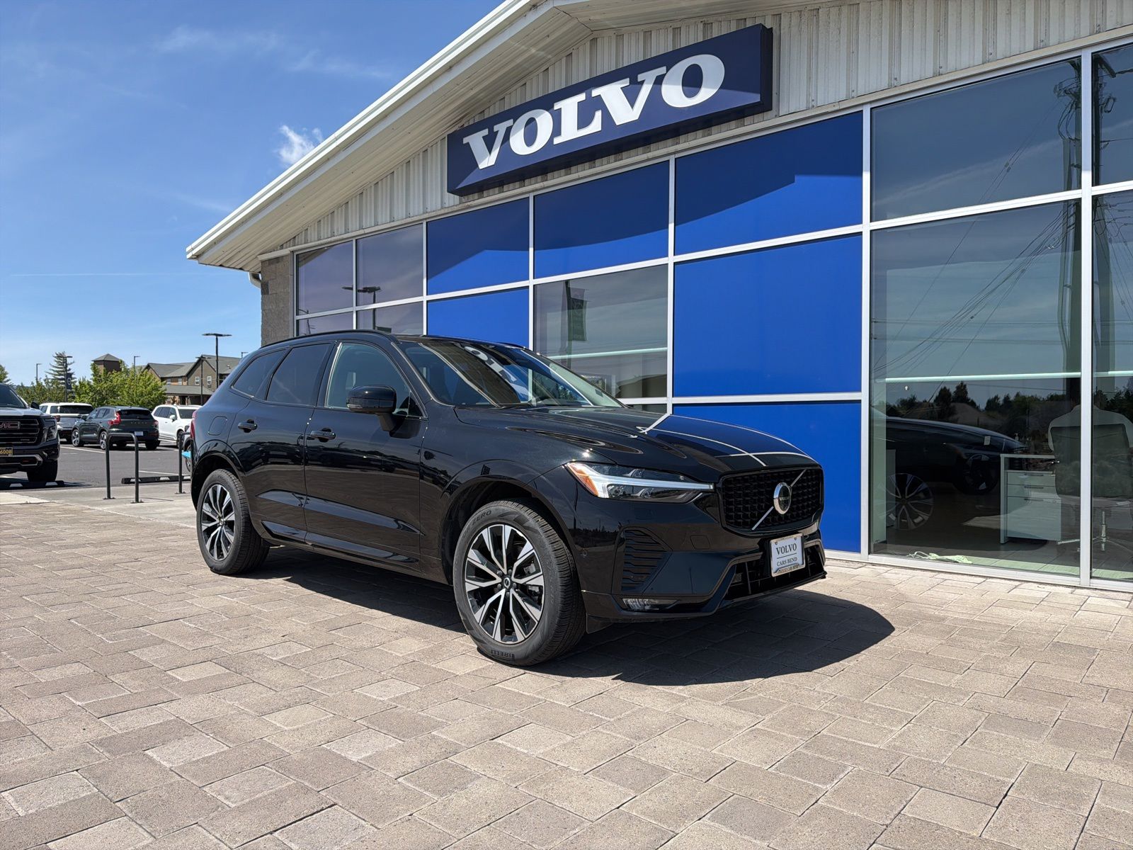 2025 Volvo XC60 B5 Plus Dark AWD's photo