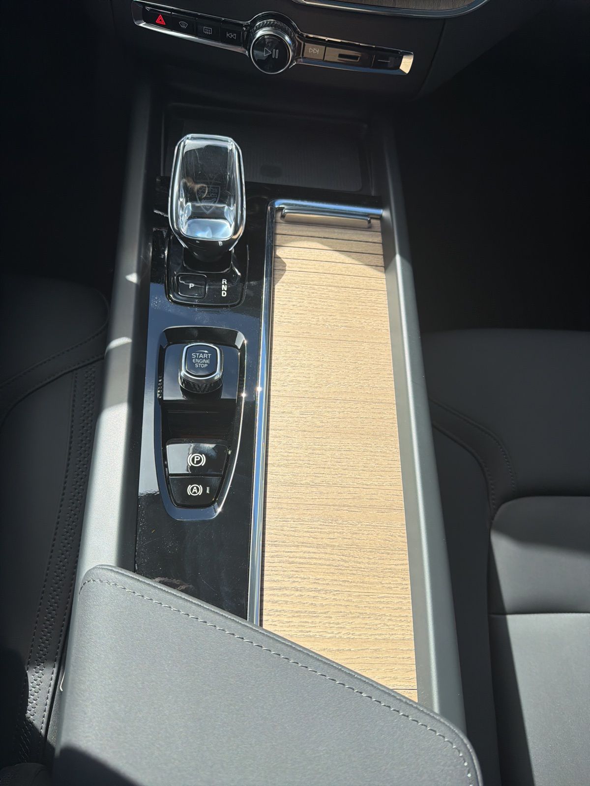 2026 Volvo XC60 Plus - Photo 25