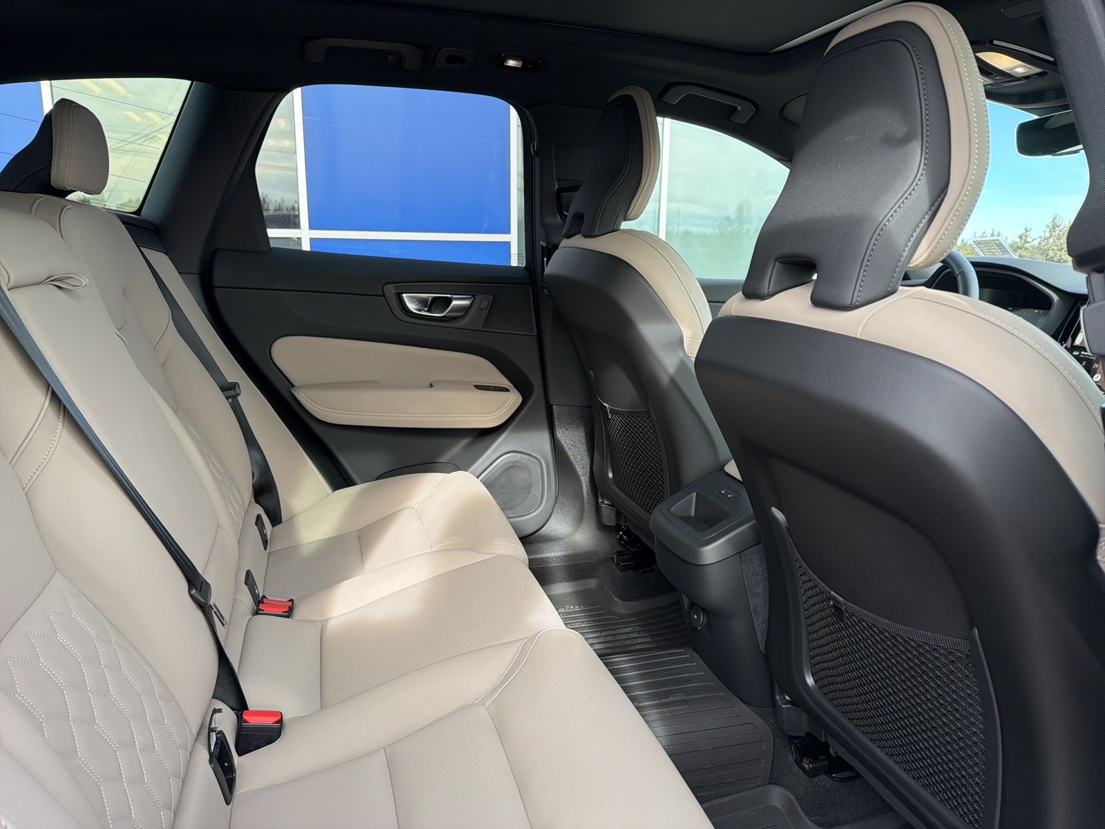 2026 Volvo XC60 Plus - Photo 29