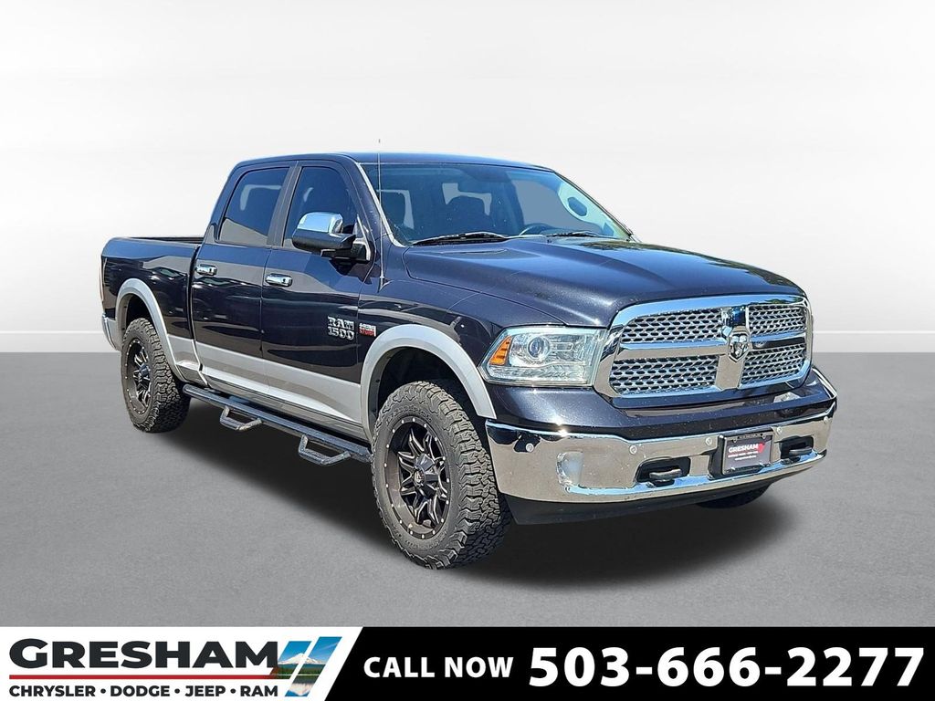 2015 RAM 1500 Gris (Maximum Steel Metallic Clearcoat) Camioneta Todo terreno 8 velocidades Automática