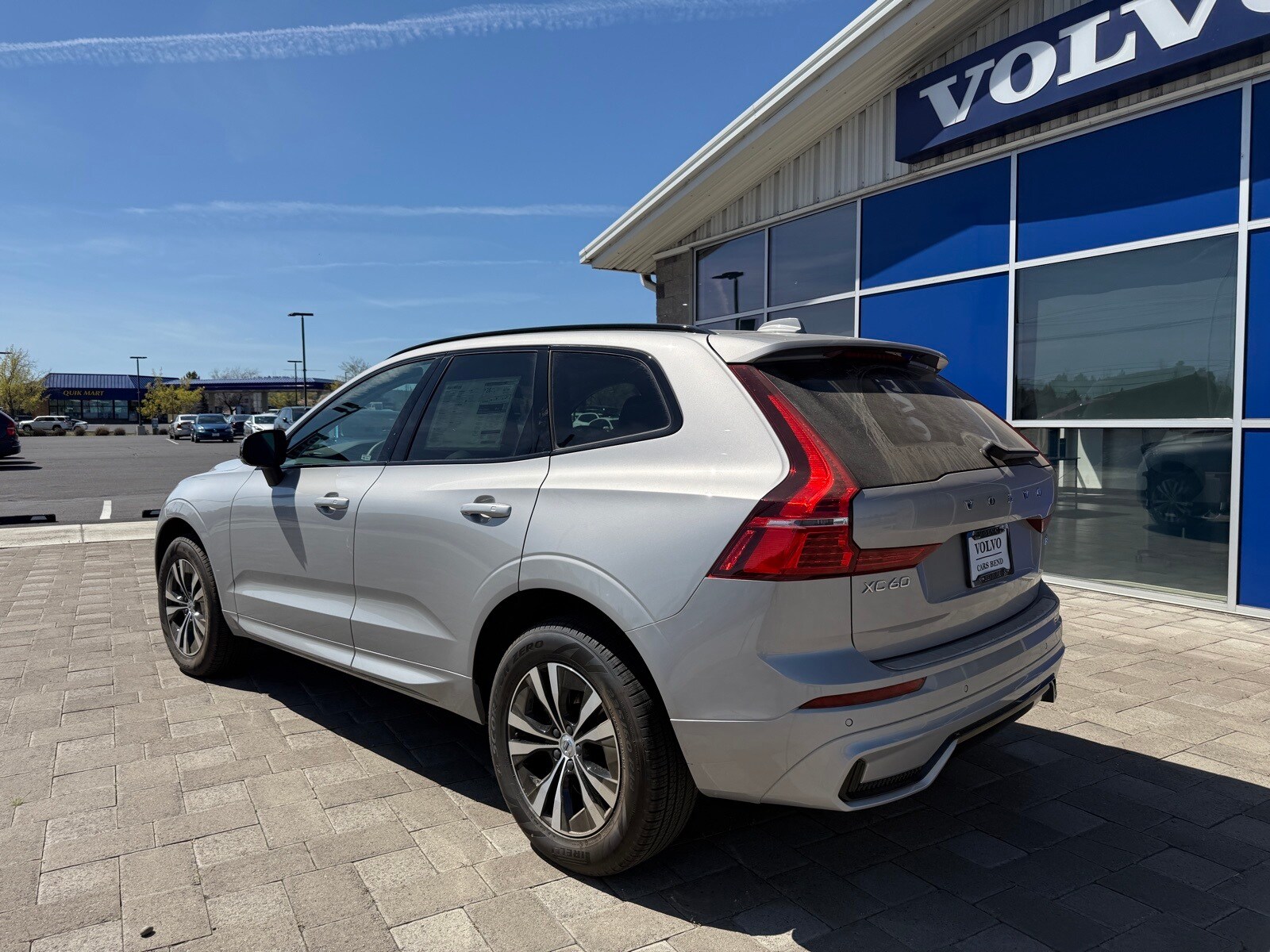 2025 Volvo XC60 B5 Core photo 2