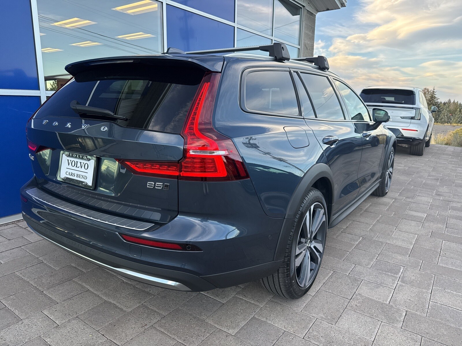 2026 Volvo V60 Cross Country B5 Plus photo 4