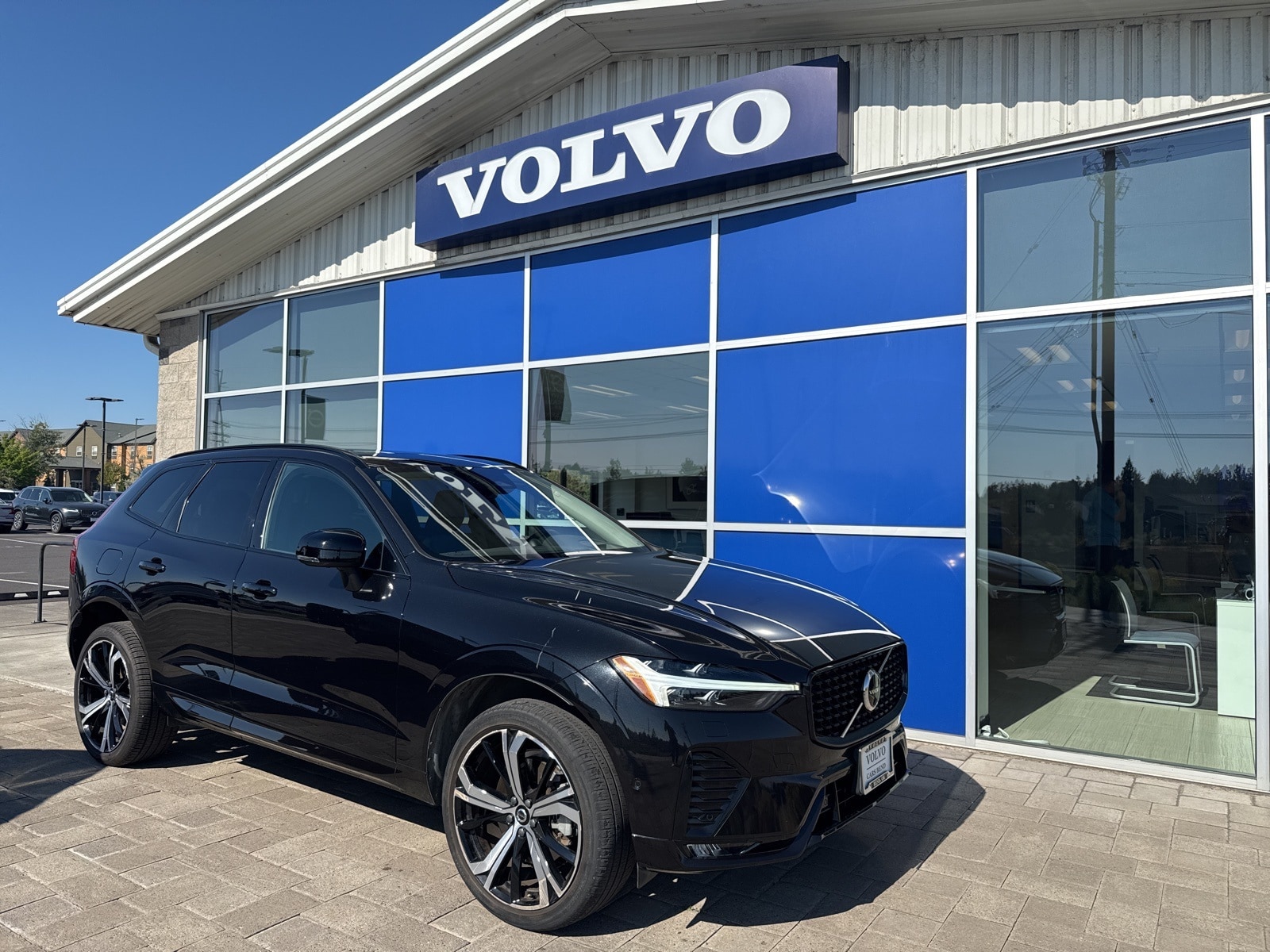 2023 Volvo XC60 B5 Ultimate Dark Theme