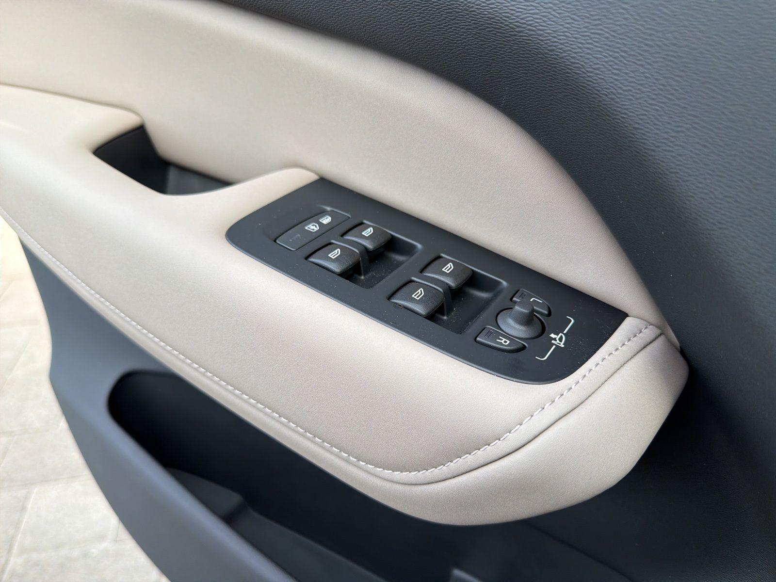 2026 Volvo XC60 Plus - Photo 68