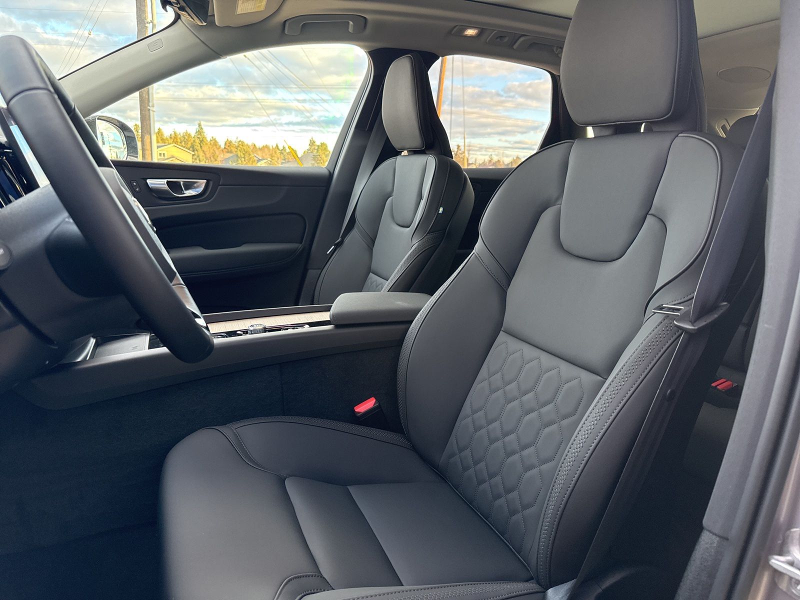 2026 Volvo XC60 Plus - Photo 10