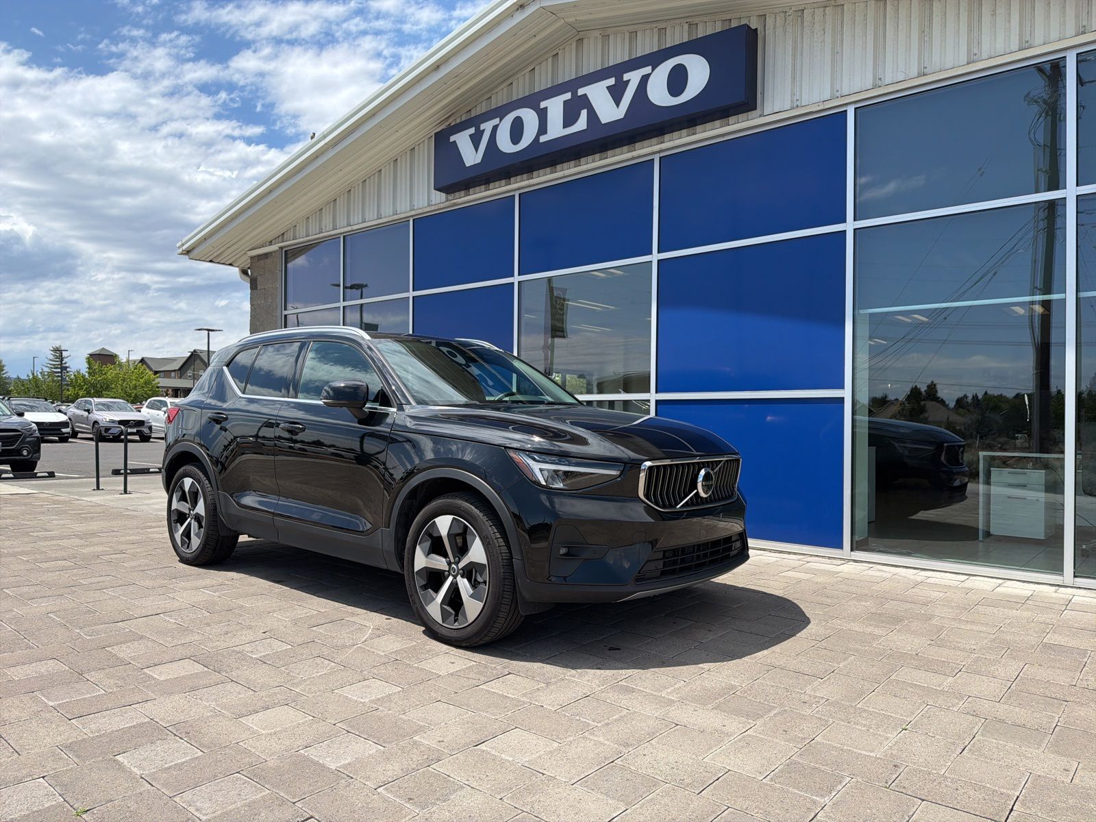 2025 Volvo XC40 B5 Plus Bright AWD's photo