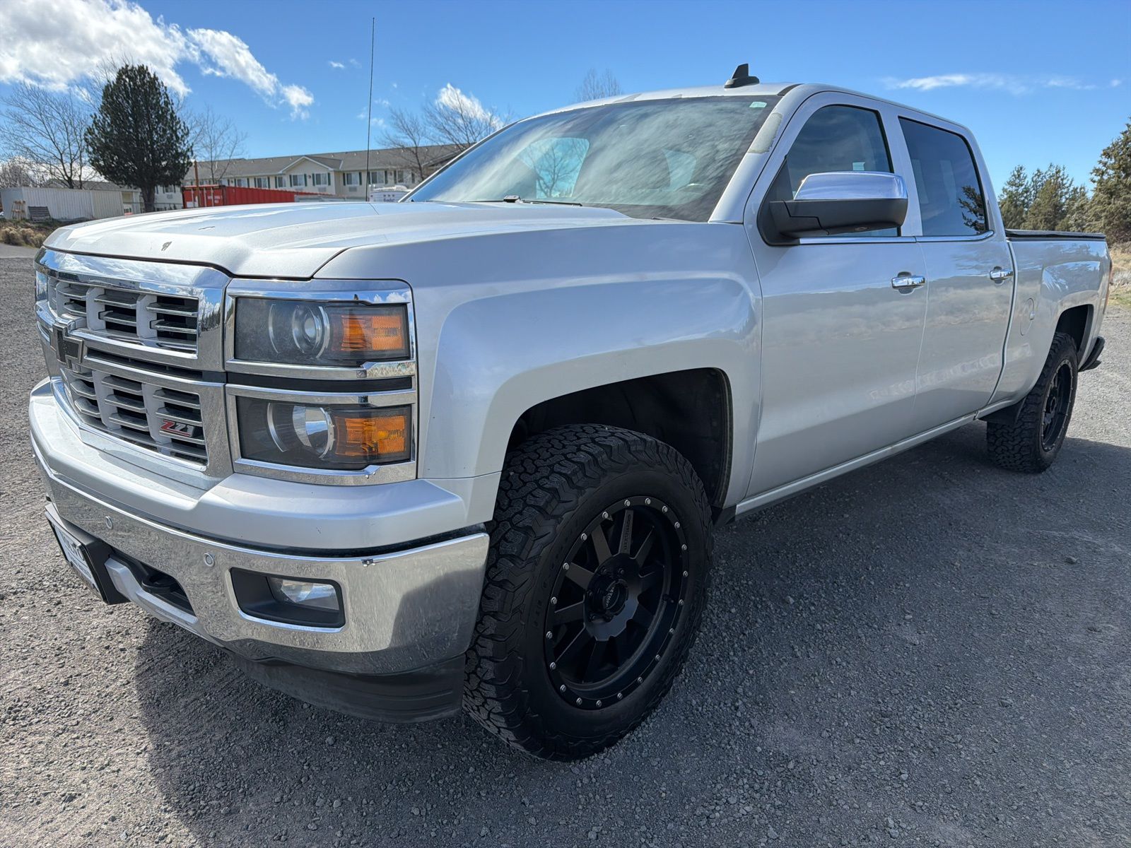 View vehicle photo 3