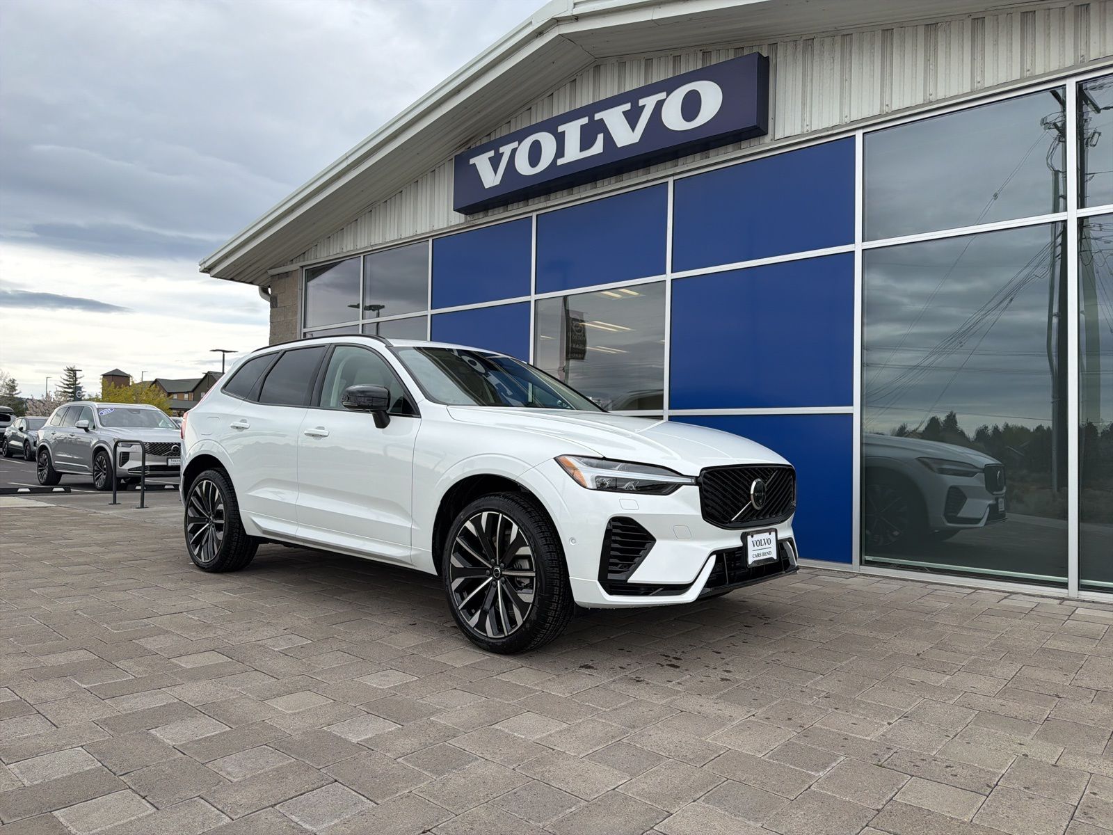2026 Volvo XC60 T8 Ultra Dark AWD's photo