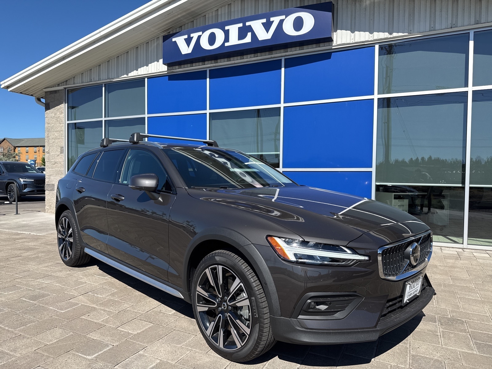 2025 Volvo V60 Cross Country Wagon 