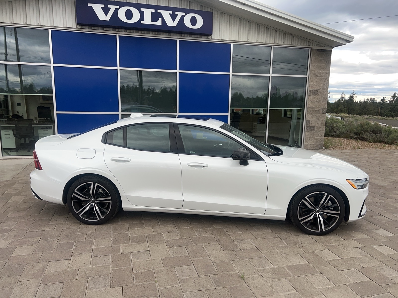 Used 2022 Volvo S60 R-Design Expression with VIN 7JRBR0FZ6NG161246 for sale in Bend, OR
