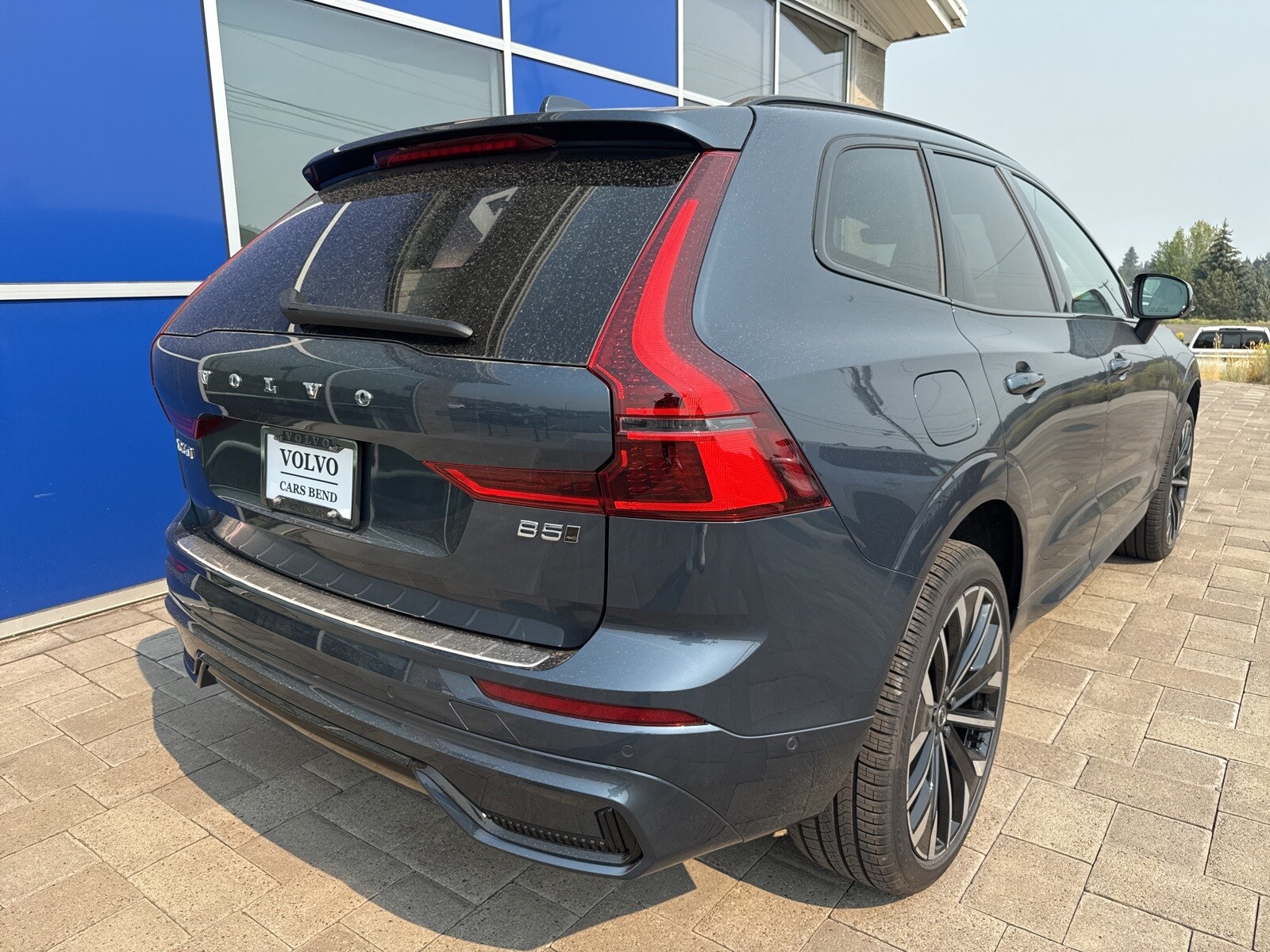 2026 Volvo XC60 B5 photo 2