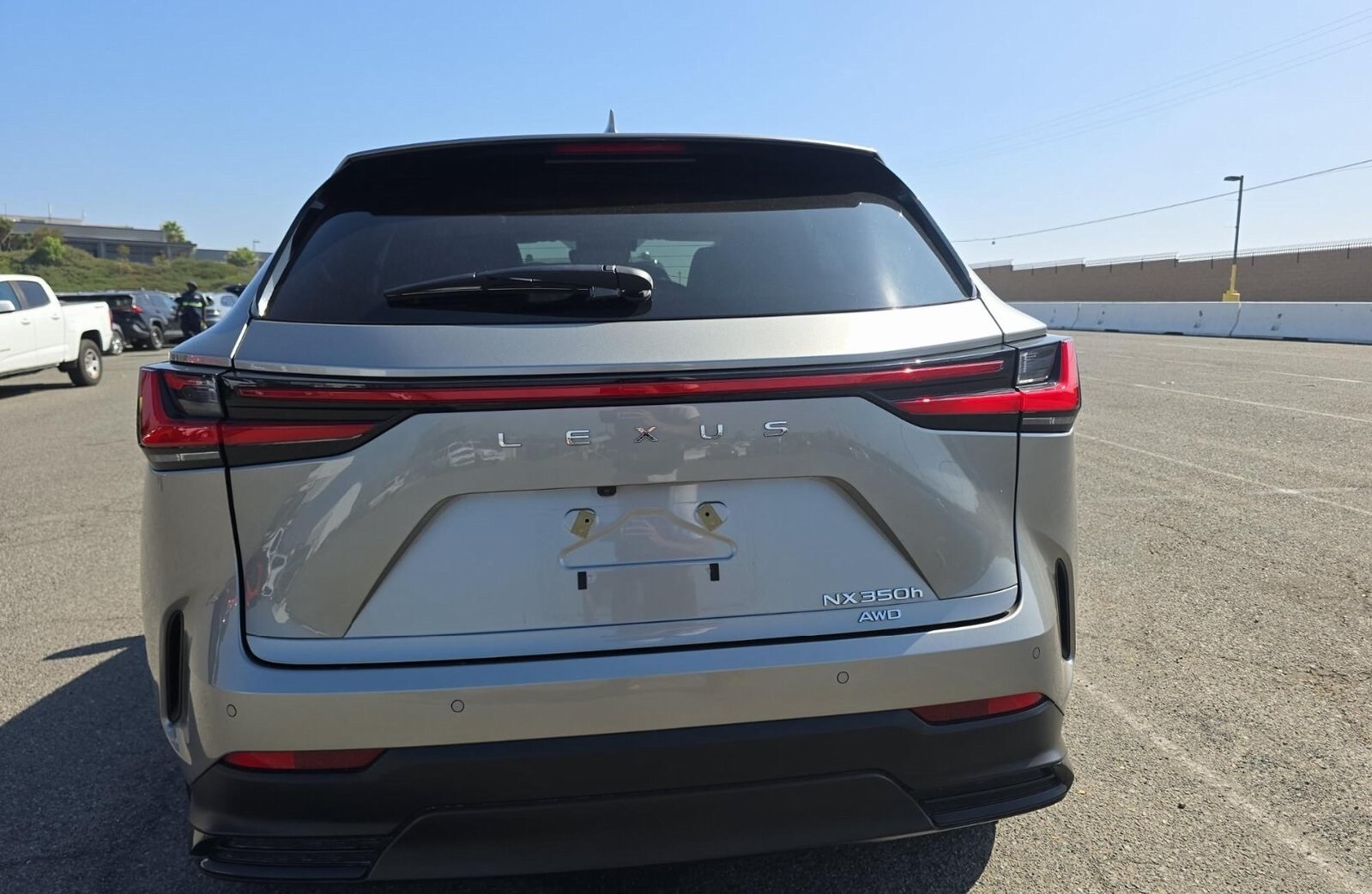 2025 Lexus NX 350h Premium photo 4