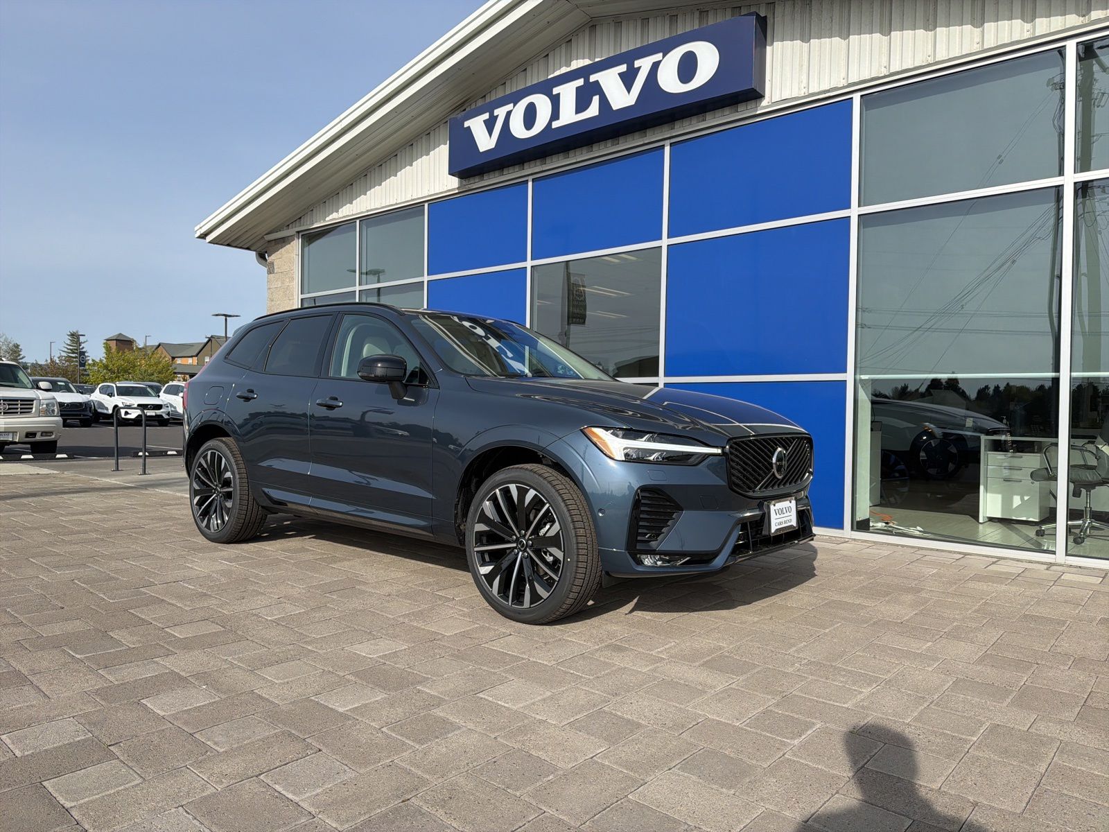 2026 Volvo XC60 B5 Ultra Dark AWD's photo