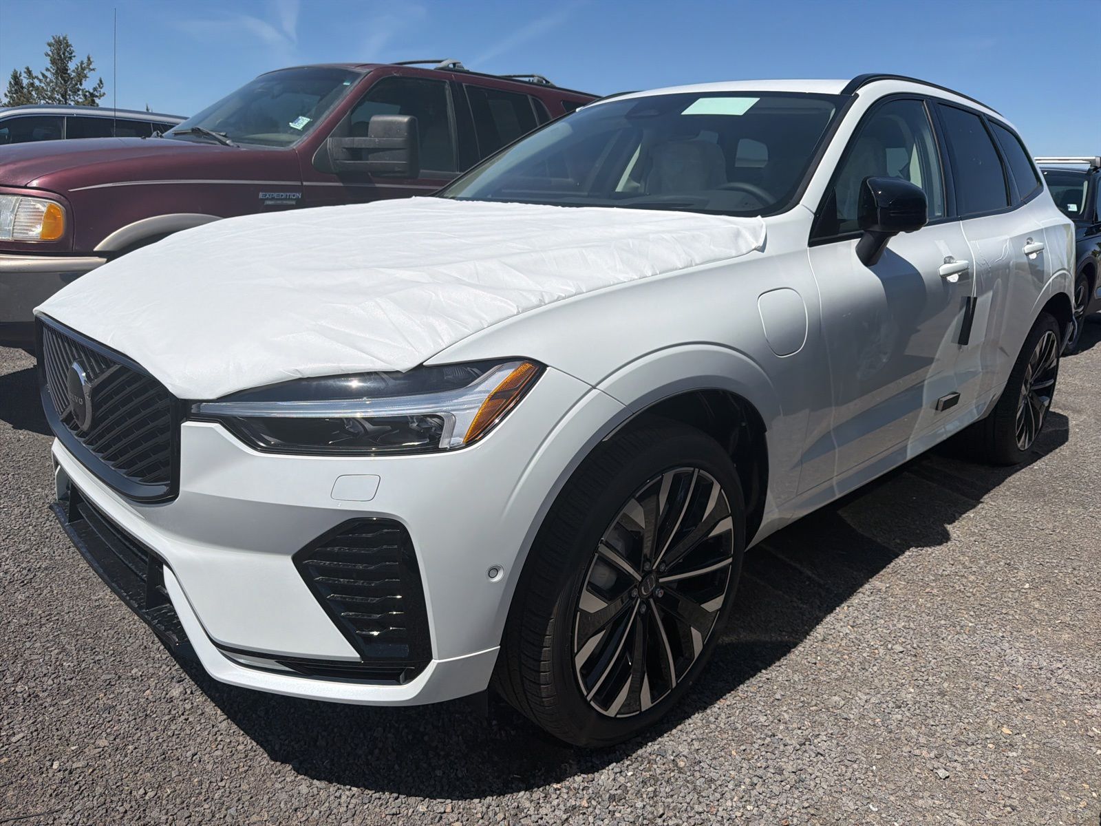 2026 Volvo XC60 T8 Ultra Dark AWD's photo