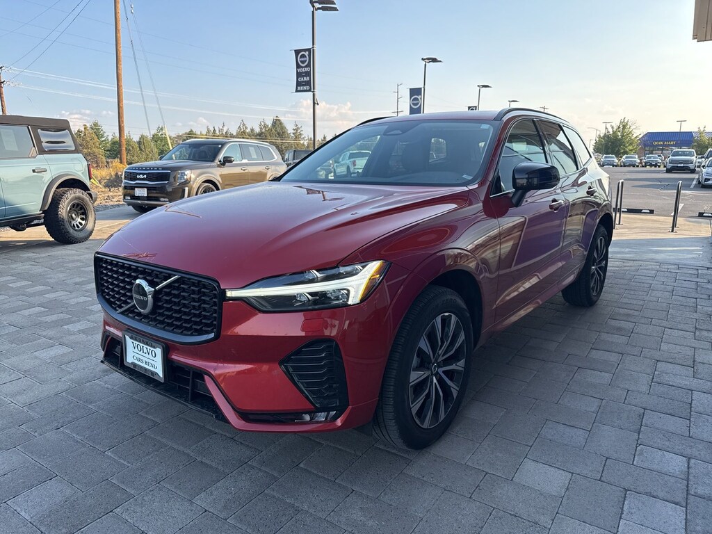 New 2025 Volvo XC60 B5 Core SUV