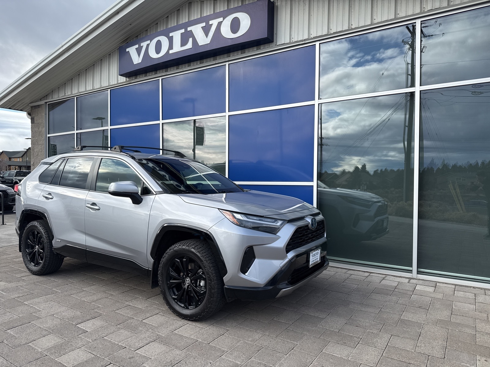 2023 Toyota RAV4 SE's photo