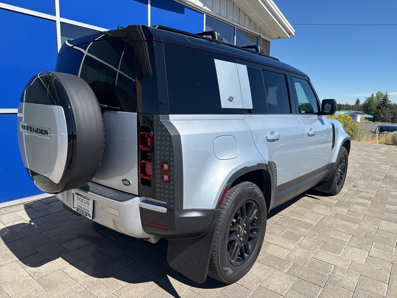2021 Land Rover Defender 110 S photo 2