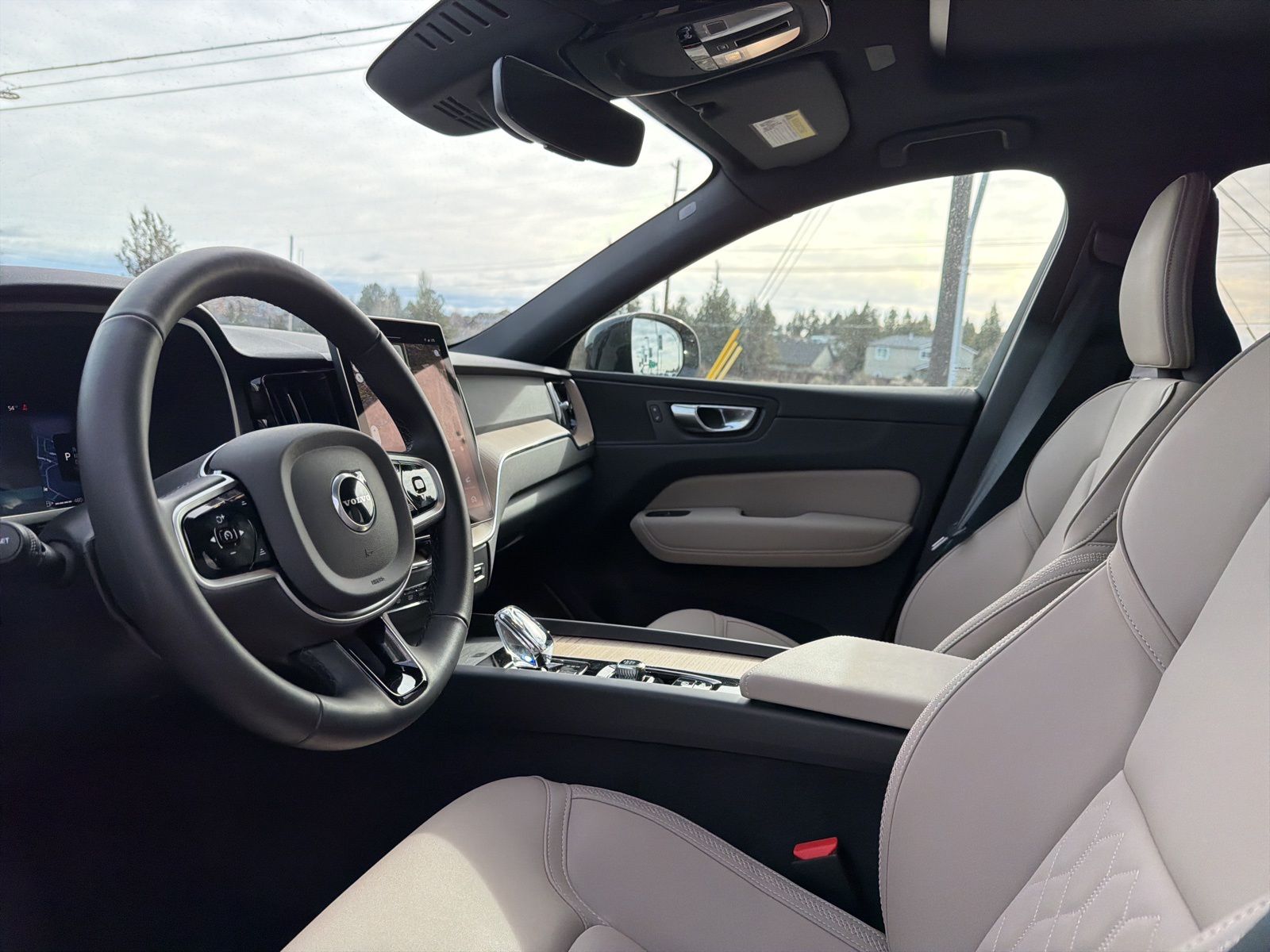 2026 Volvo XC60 Plus - Photo 22