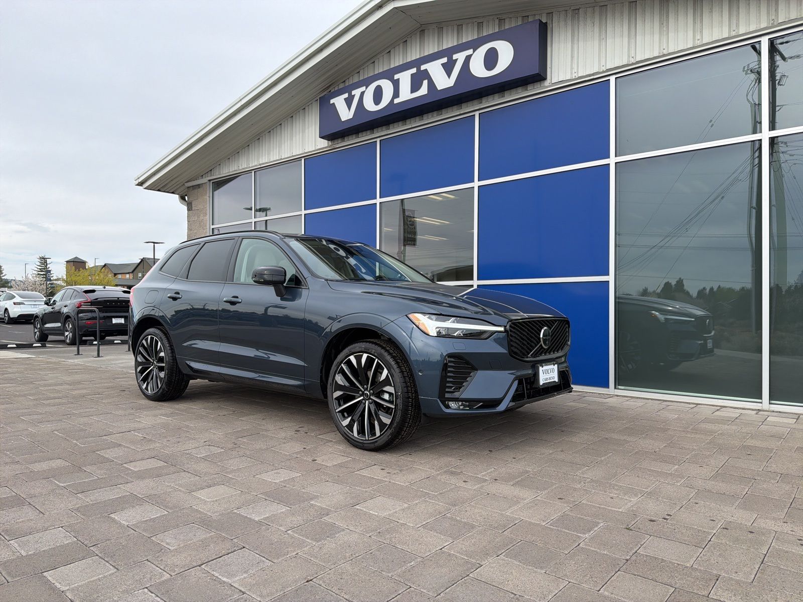 2026 Volvo XC60 B5 Ultra Dark AWD's photo