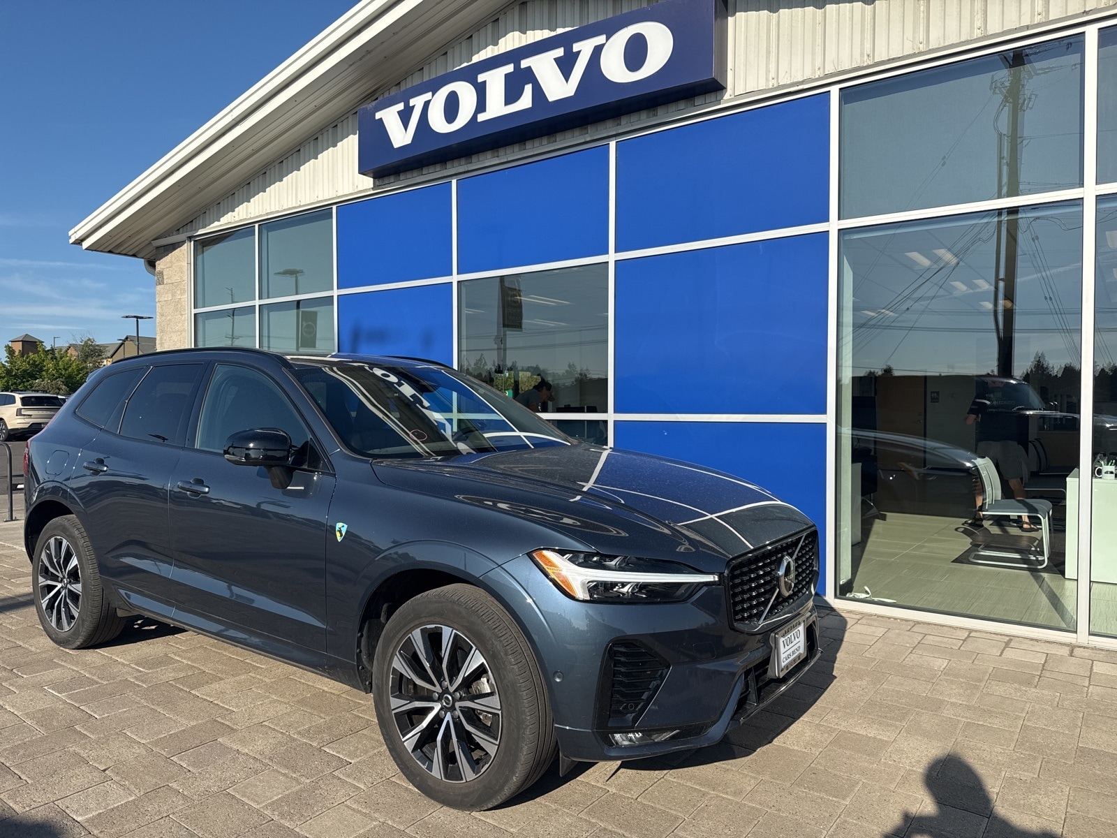 2023 Volvo XC60 B5 Plus Dark Theme