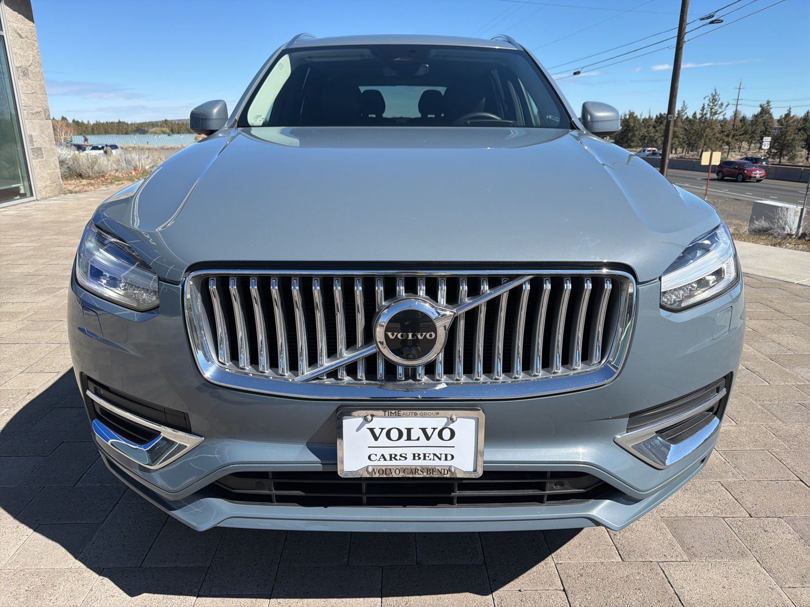 View vehicle photo 2